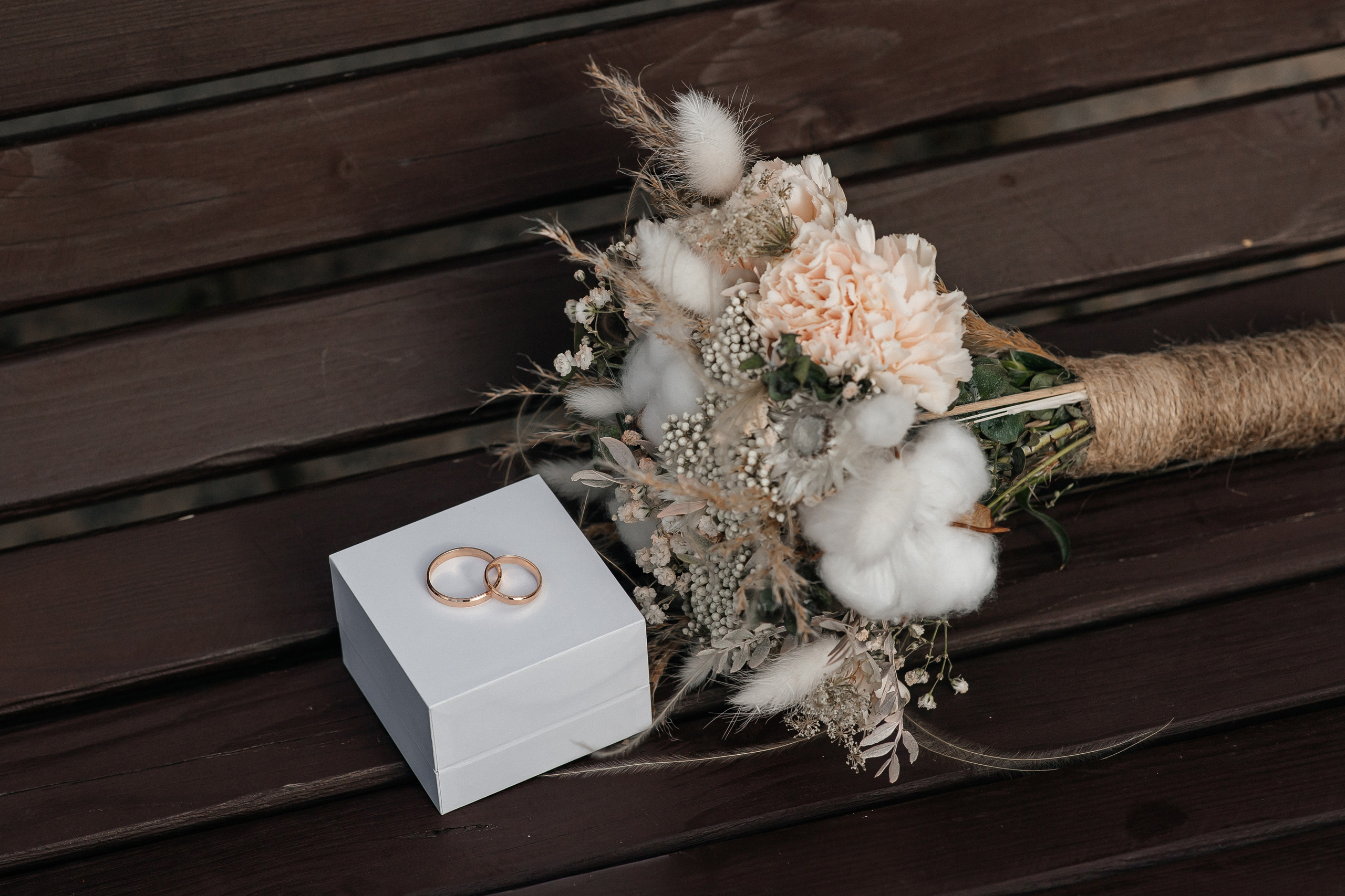 Свадебная фотосессия у гостиницы Украина. Свадебный фотограф в Москве Дарья Олендарёва