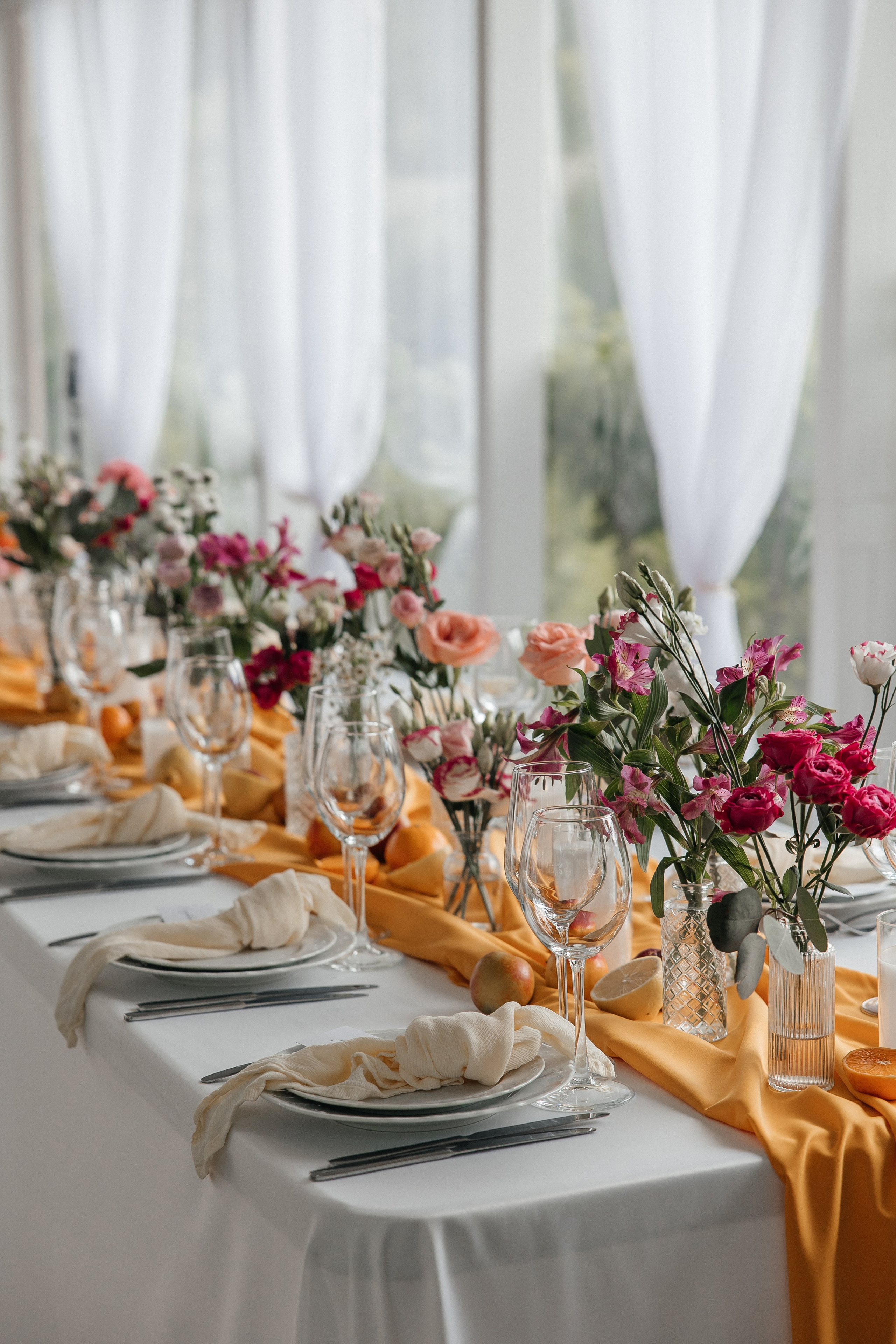 Свадебная фотосессия в ресторане Турандот, свадьба на площадке House for wedding Дом у озера. Свадебный фотограф в Москве Дарья Олендарёва