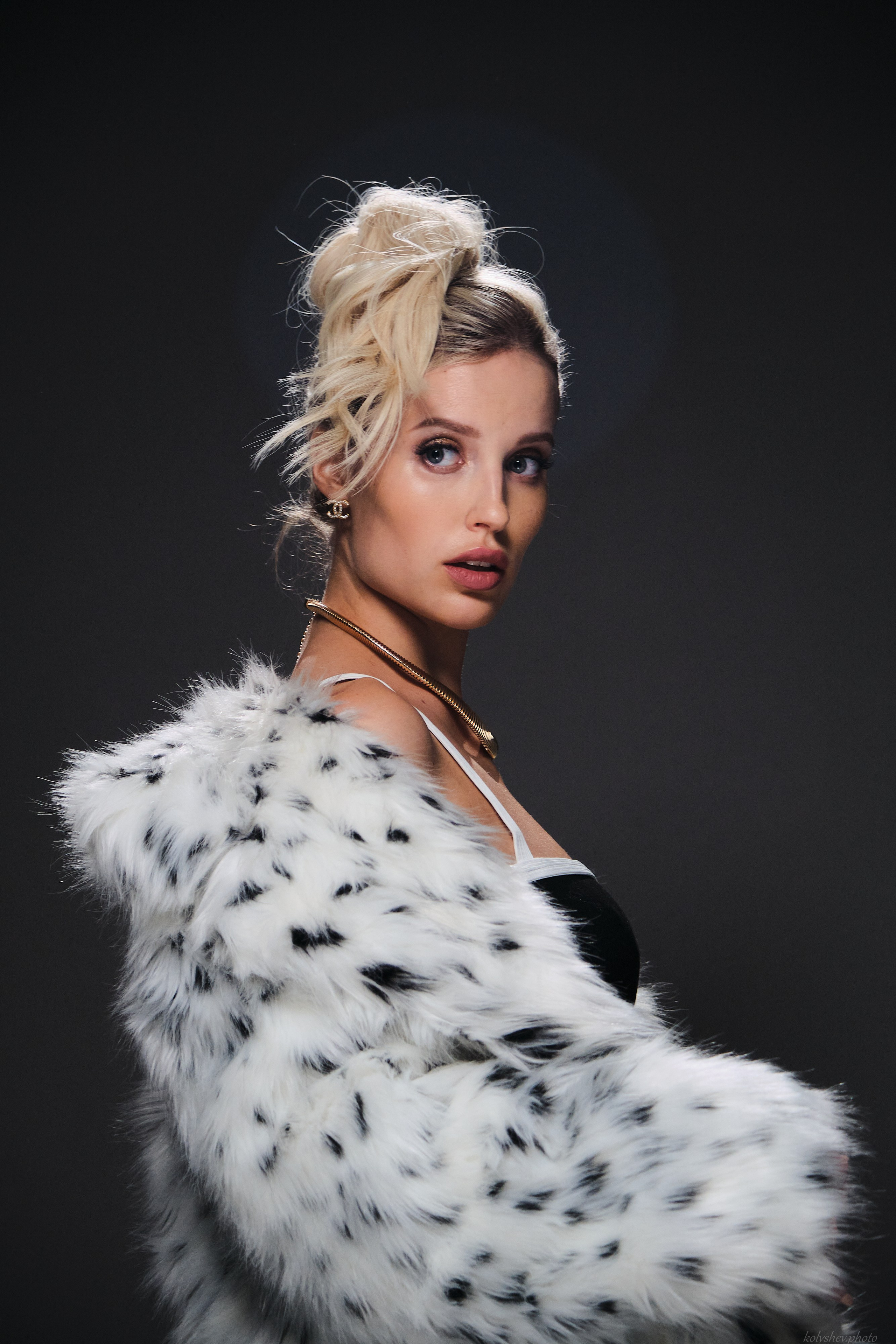 Стильная фотосессия для девушки в Жуковском