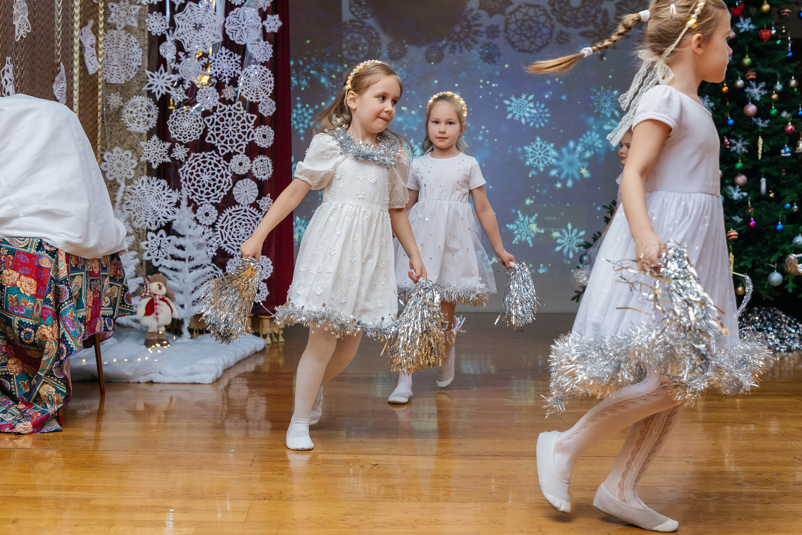 Детский сад № 93 — Утренник (20.12.2024). Свадебный и семейный фотограф Крамар Наталья