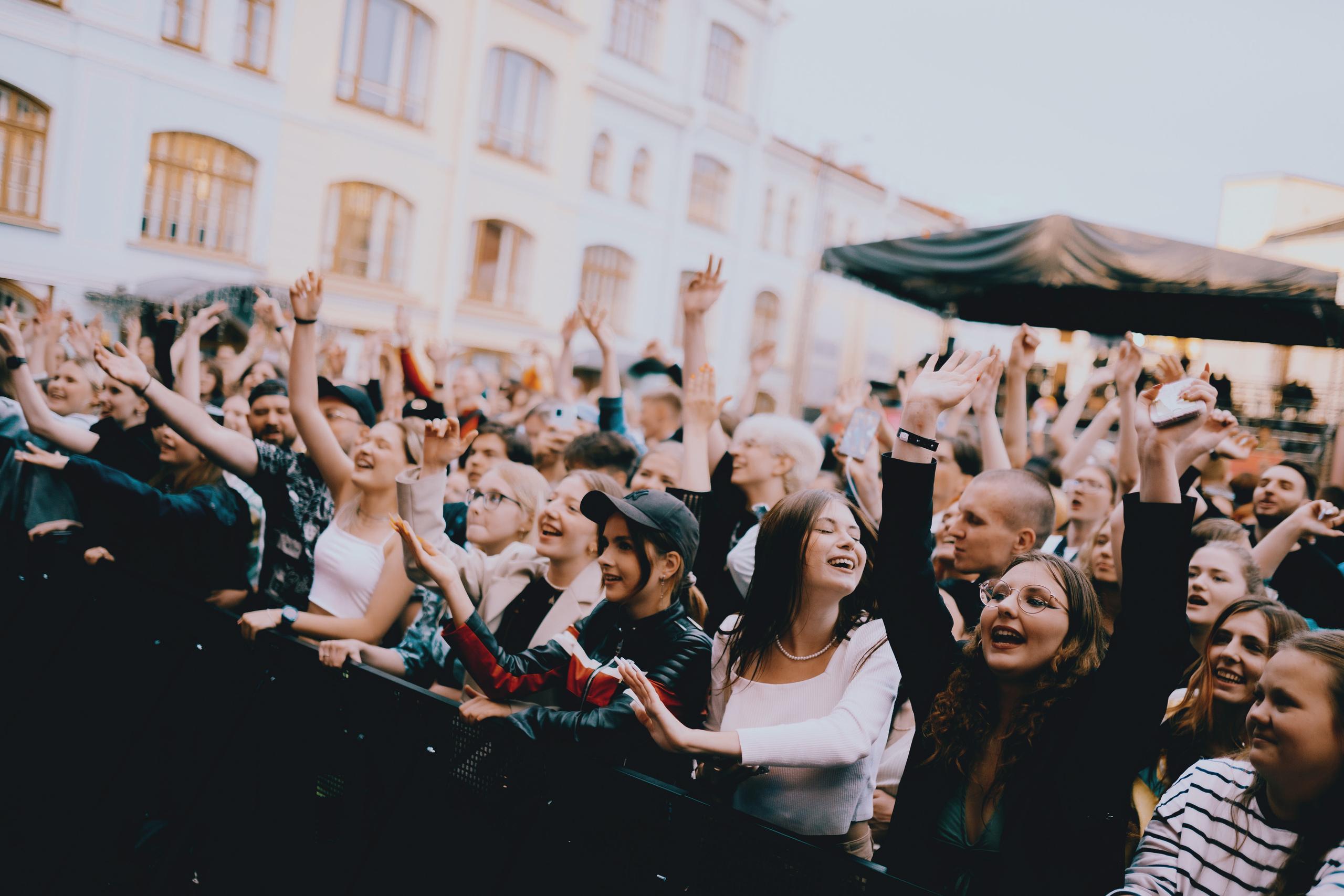 DEAD BLONDE. OPSHI PHOTO