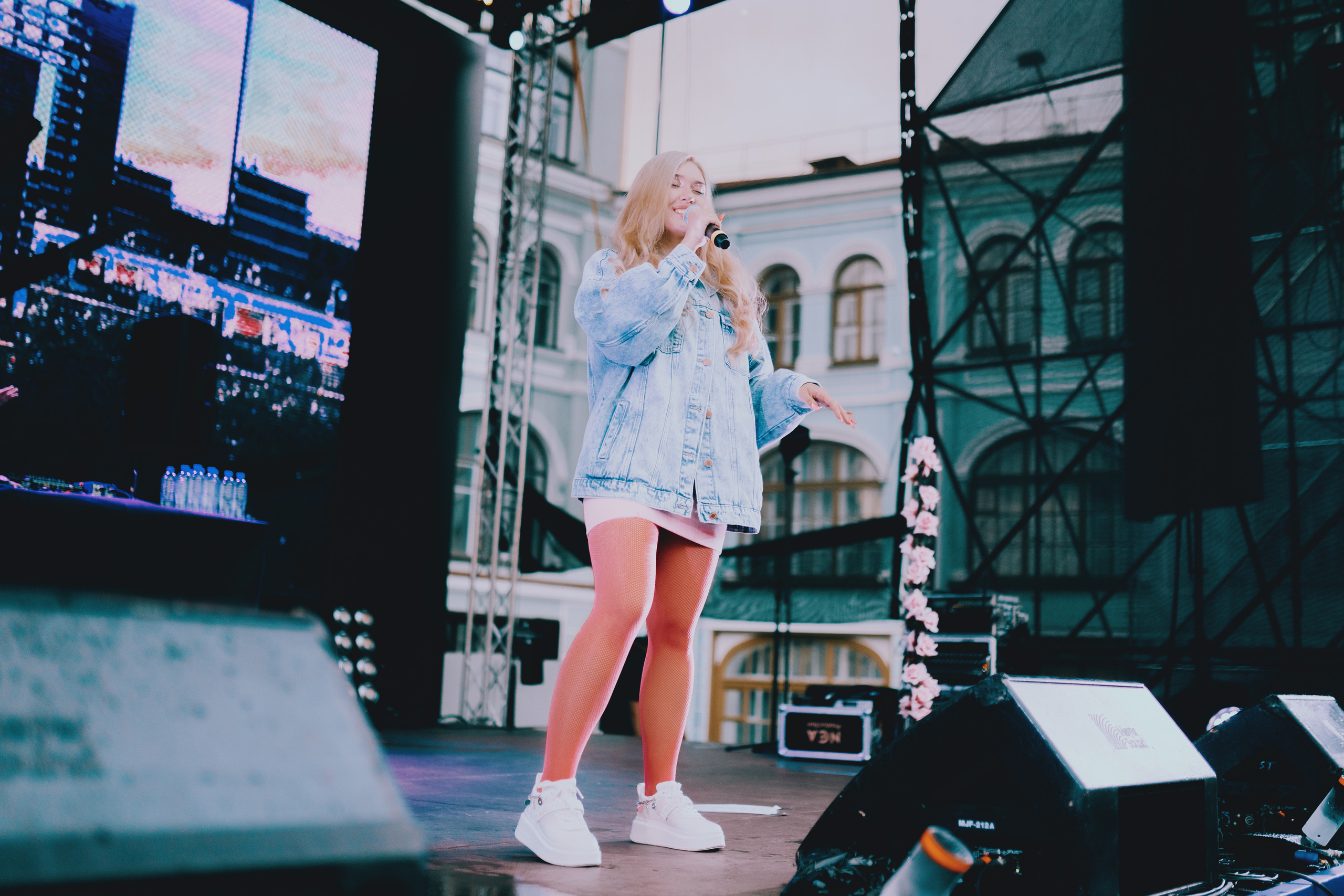 DEAD BLONDE. OPSHI PHOTO