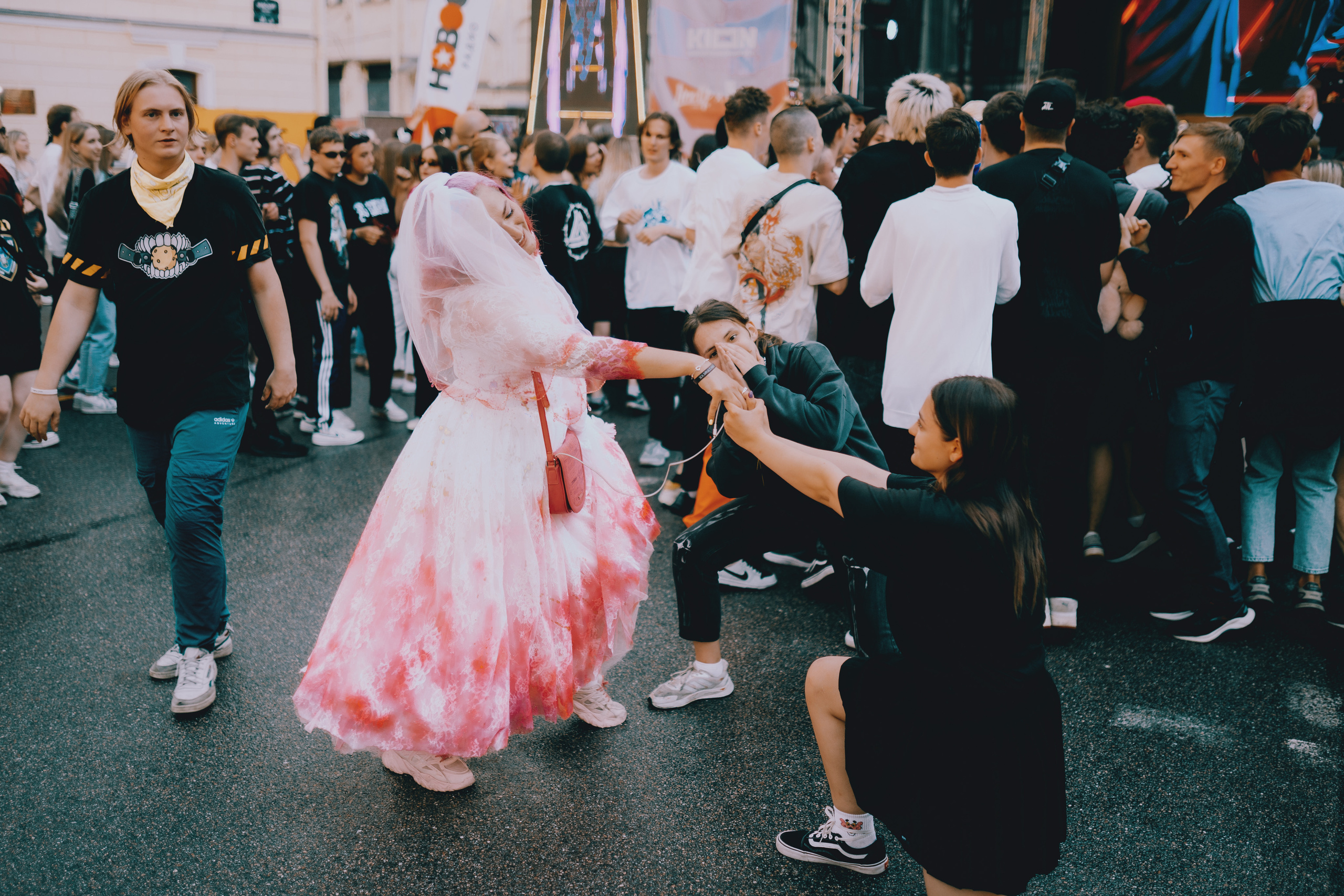 DEAD BLONDE. OPSHI PHOTO