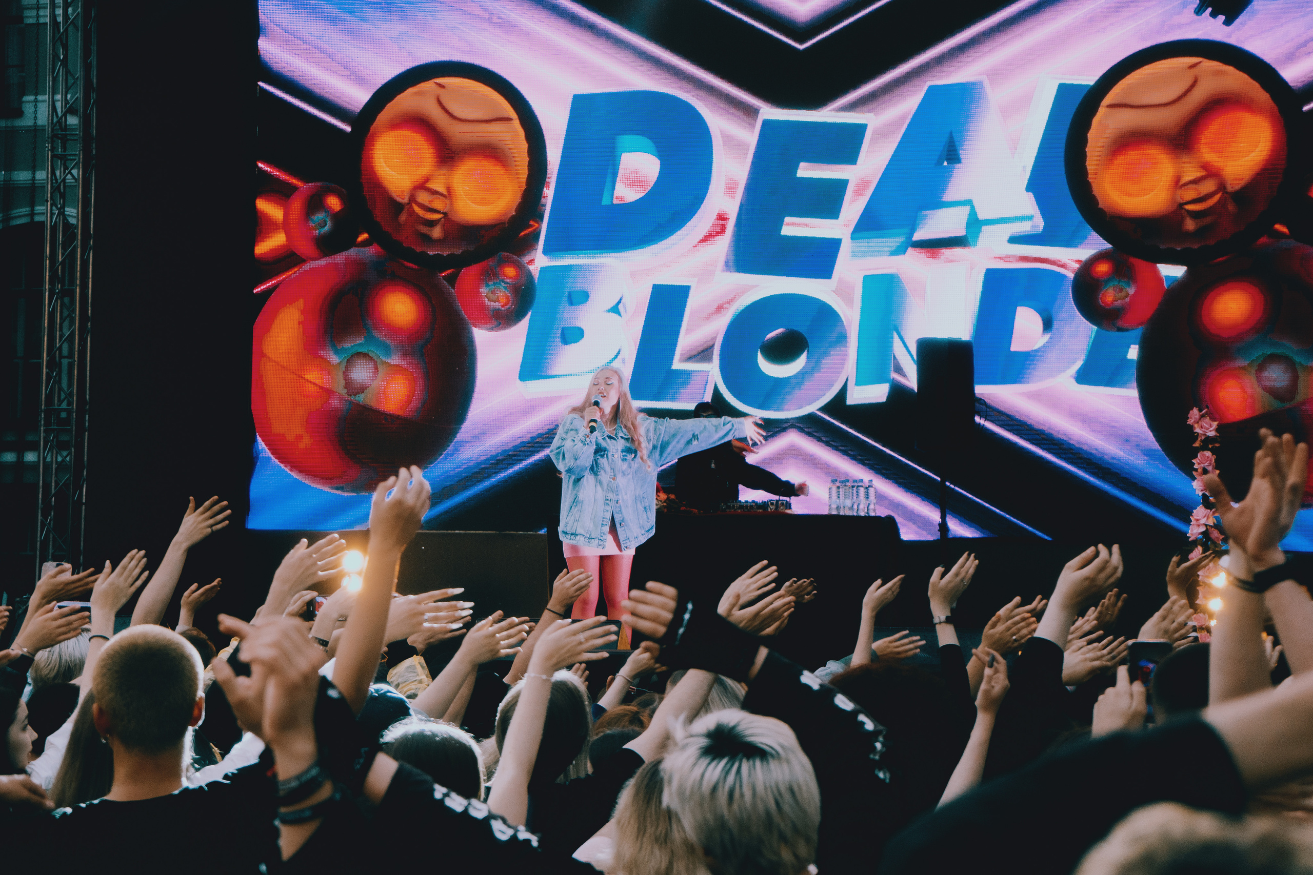 DEAD BLONDE. OPSHI PHOTO