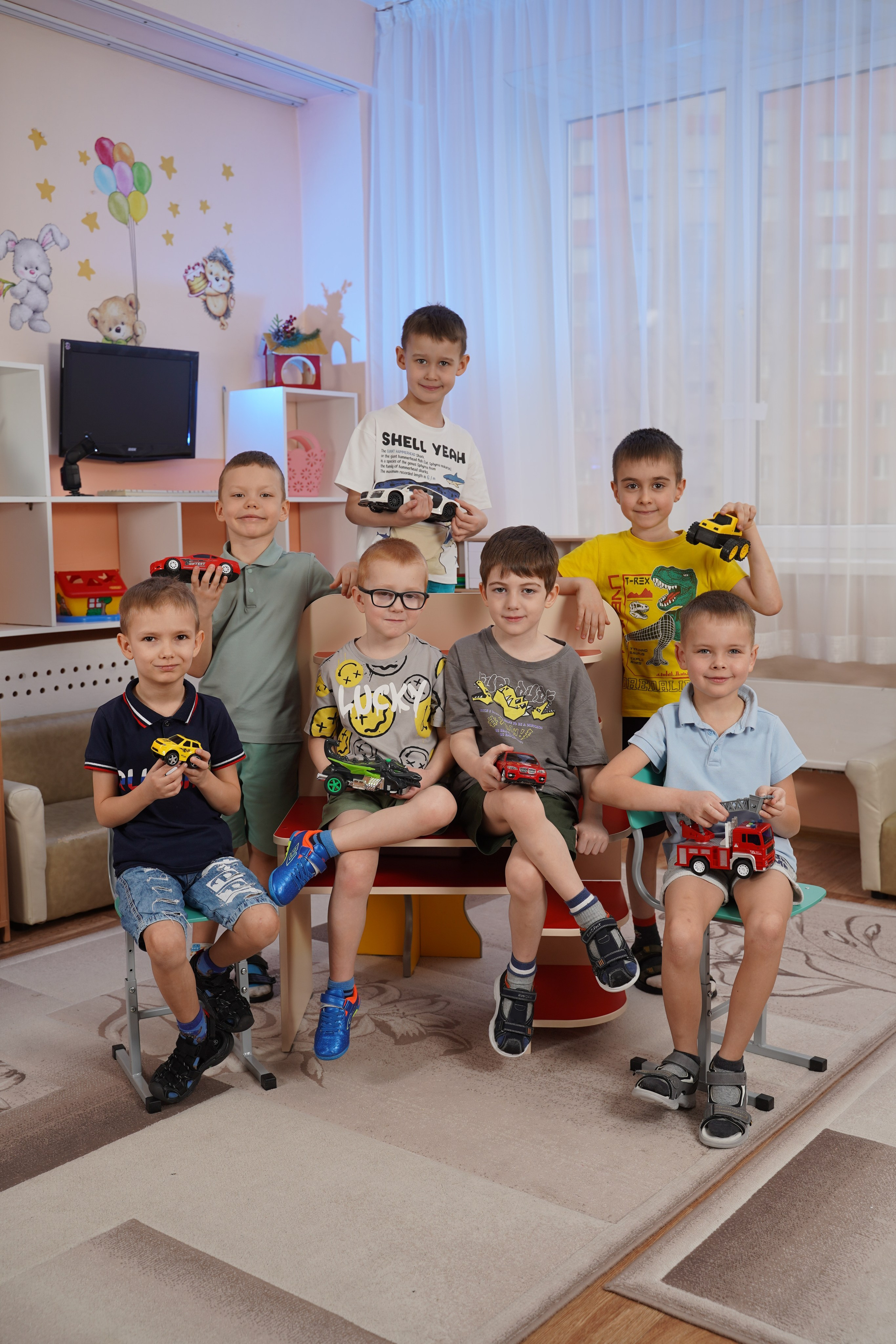 Цены на выпускные альбомы для детских садов в Красноярске от AlbomKras 📚💎. AlbomKras -выпускные альбомы Красноярска с авторским дизайном и качественной фотосъемкой! ⭐⭐⭐⭐⭐ 5.0