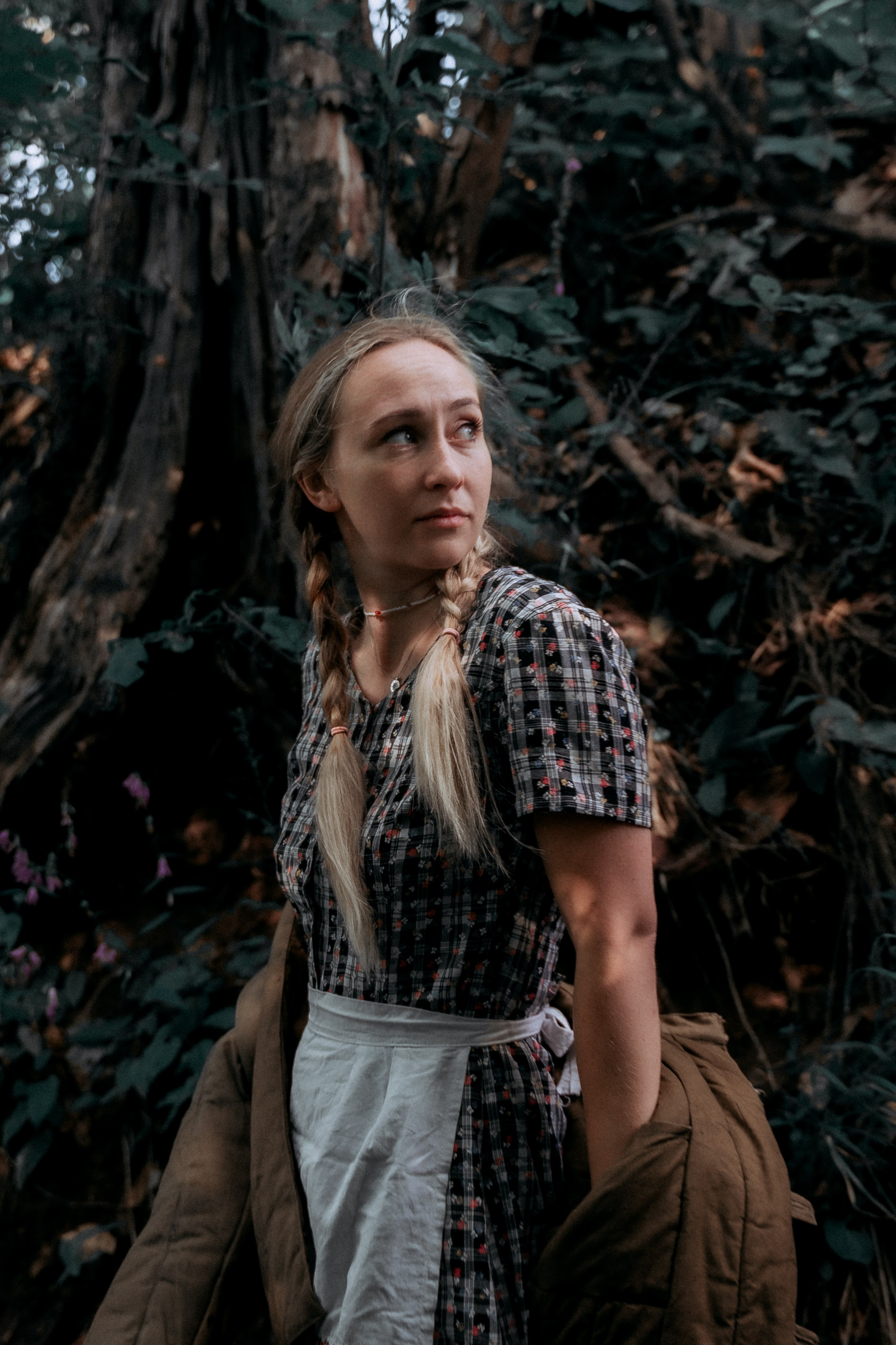 Лера и Юля. Ищем потаённое. Портретный и предметный фотограф в Санкт-Петербурге