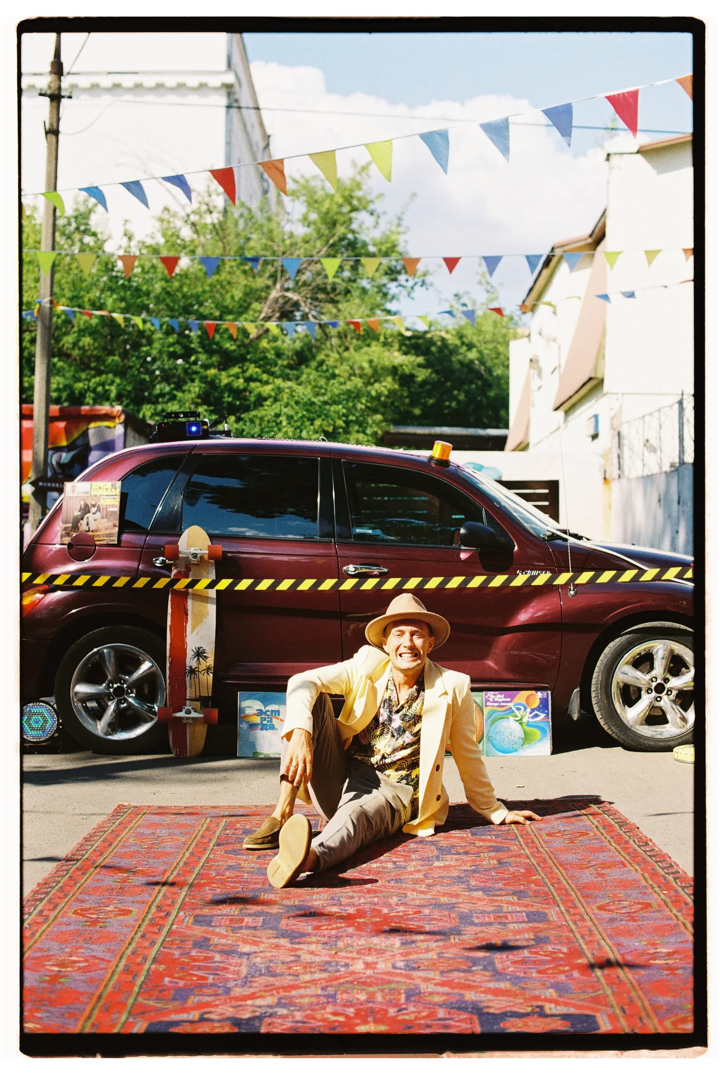 Ведущий Никита Шляндин