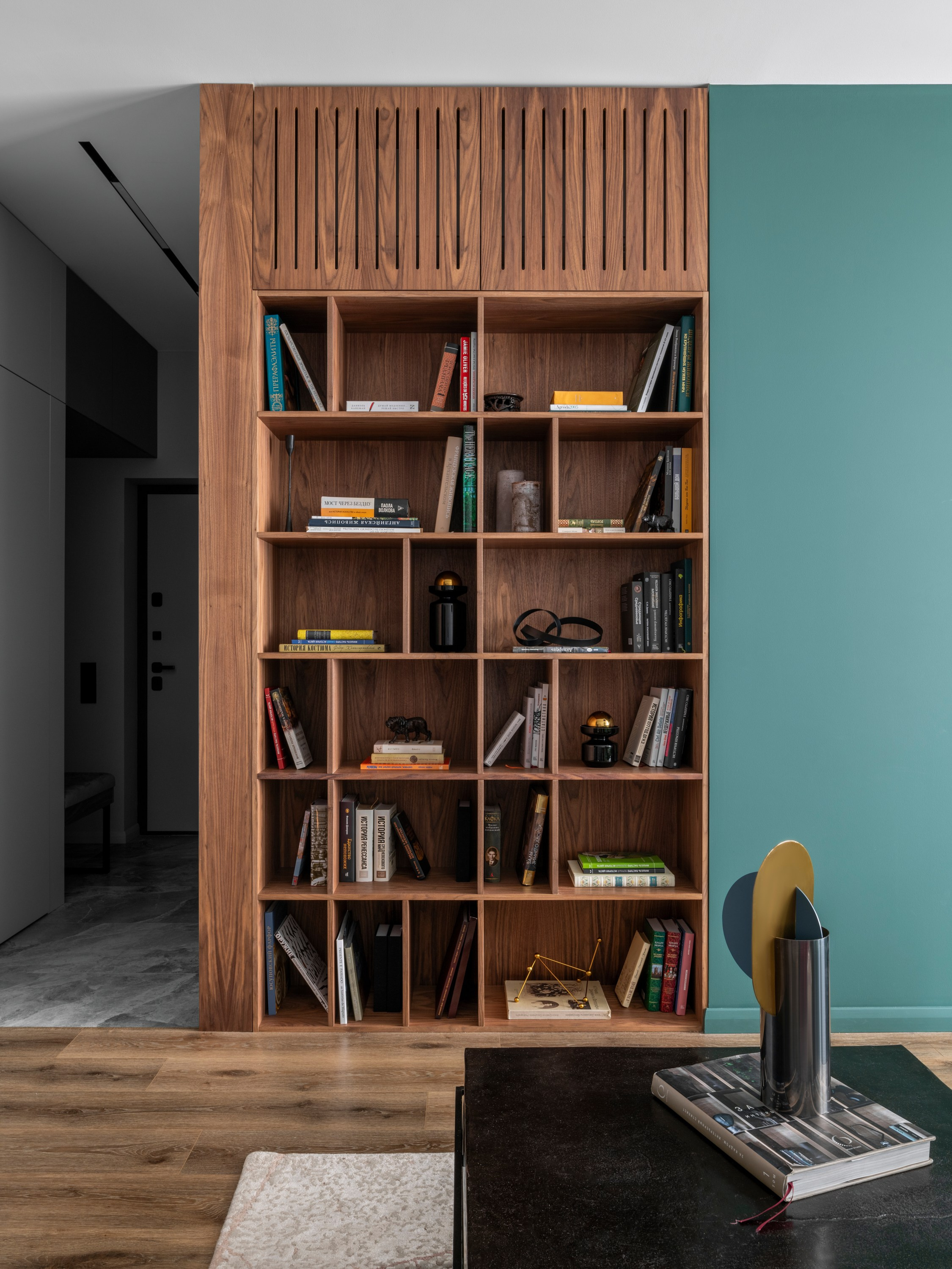 Спокойный серый бархат — интерьерная фотосъёмка дизайн-проекта в Москве. Роман Свободный — интерьерная и архитектурная съёмка, Москва и МО