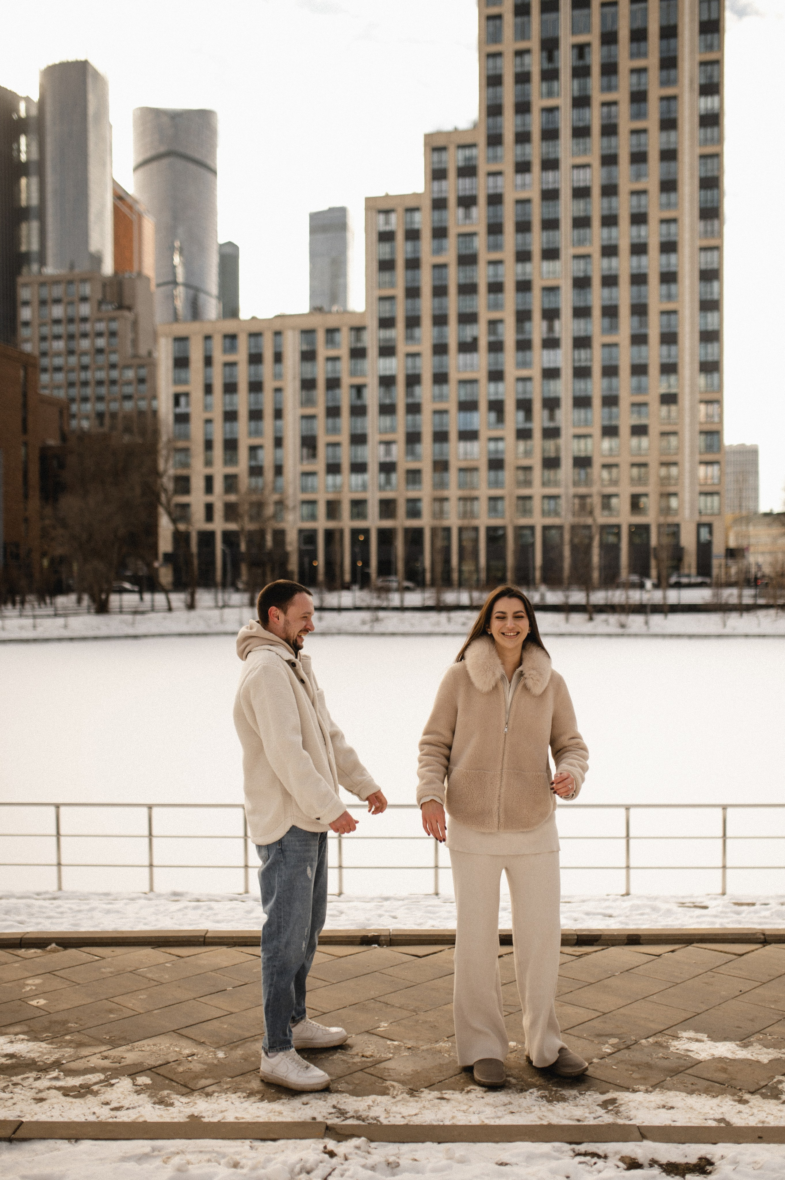 Лавстори стрит фотосессия в зимней Москве. Семейная фотосессия Бутово Москва фотограф Алина Морщагина