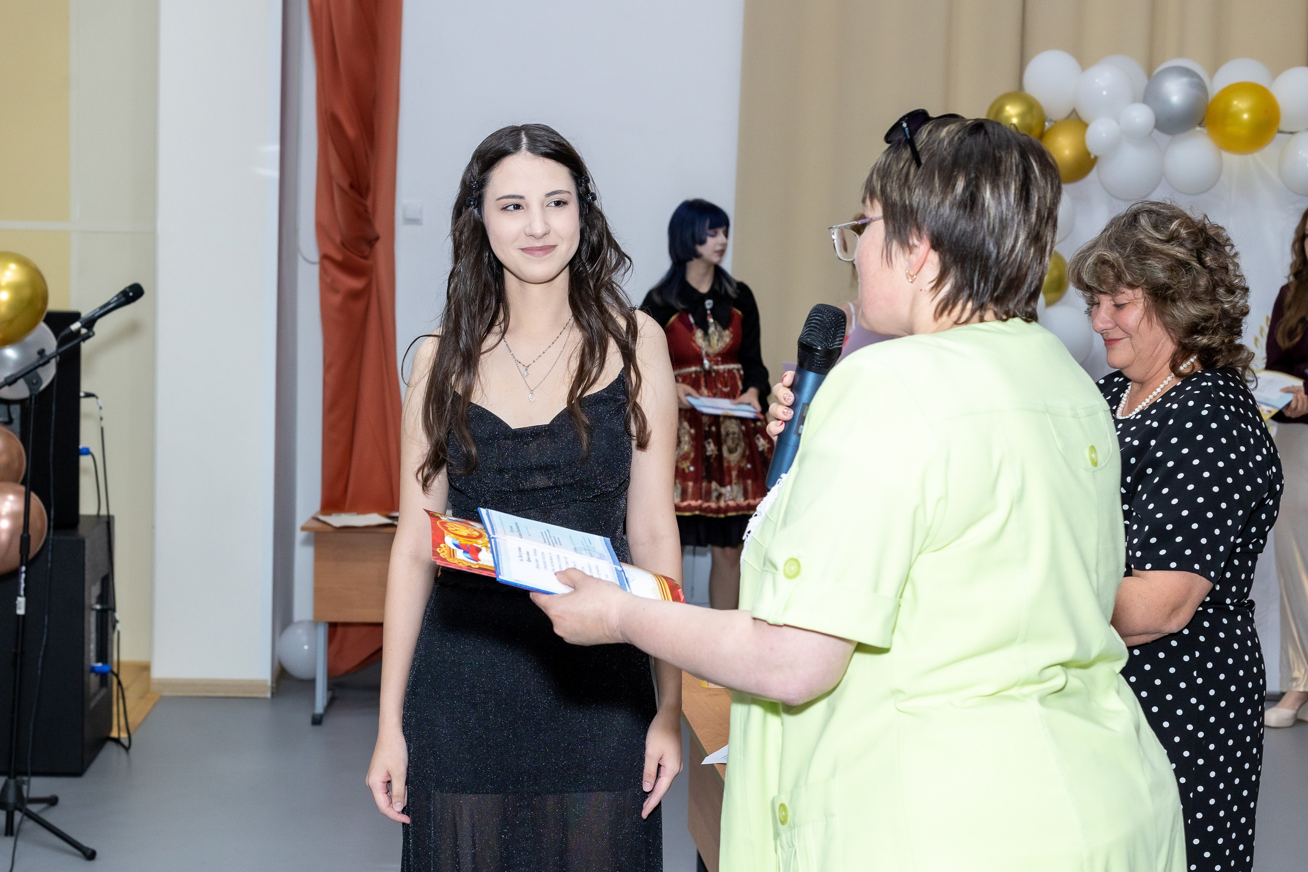 Вручение аттестата 2025. Выпускные альбомы Майкоп, Краснодар Елена Золотарева