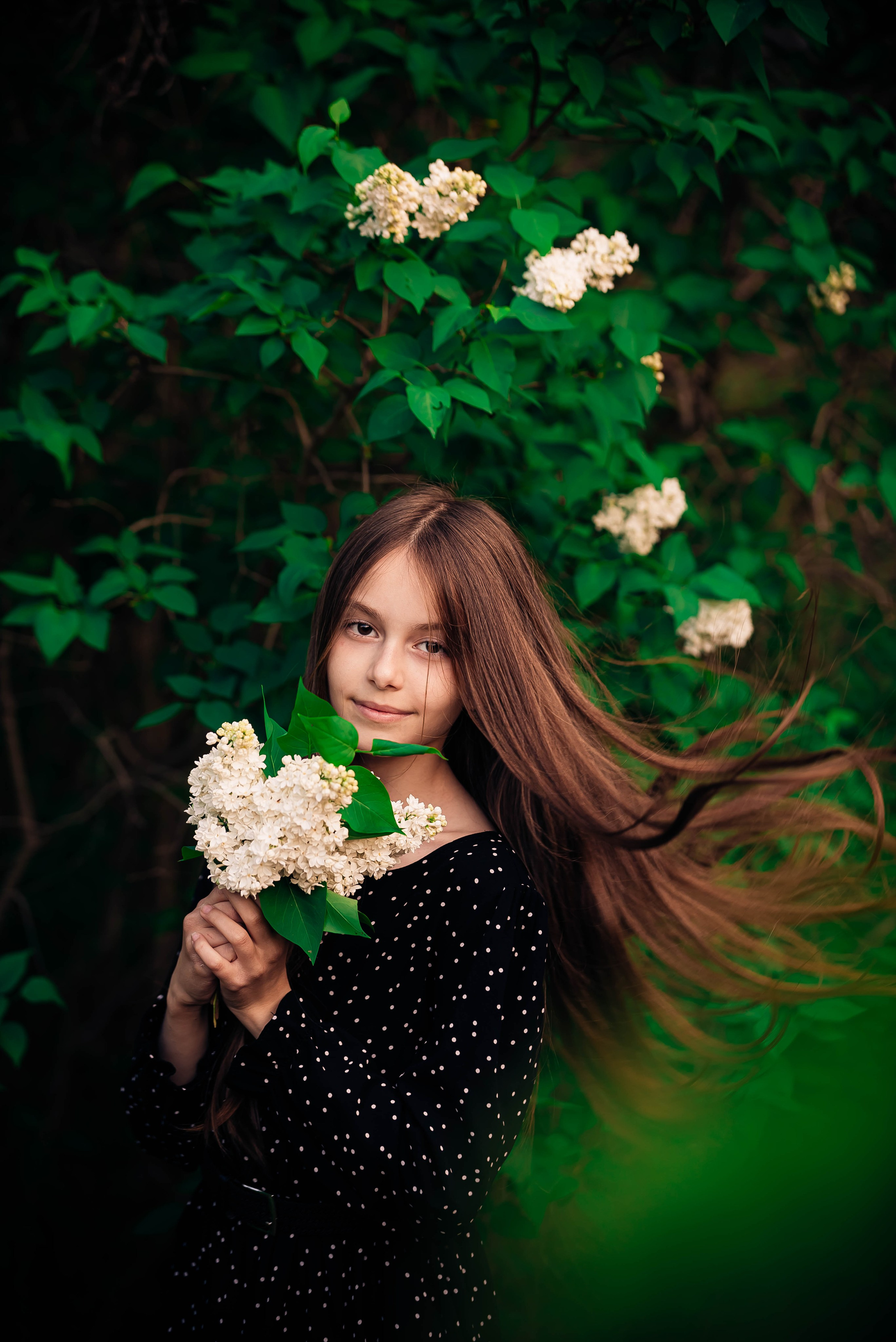 Анютка в сиреньке. Арт-фотограф Евгений Матвиенко