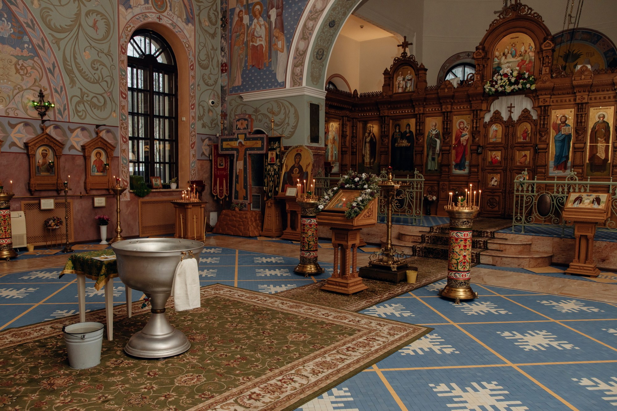 где крестить в ло спб, лучшие церкви для крещения, топ храмов спб, сколько стоит крещение, лучшие соборы для крестин крещения, какой храм выбрать, цена крещение спб, фотограф на крещение санкт петербург