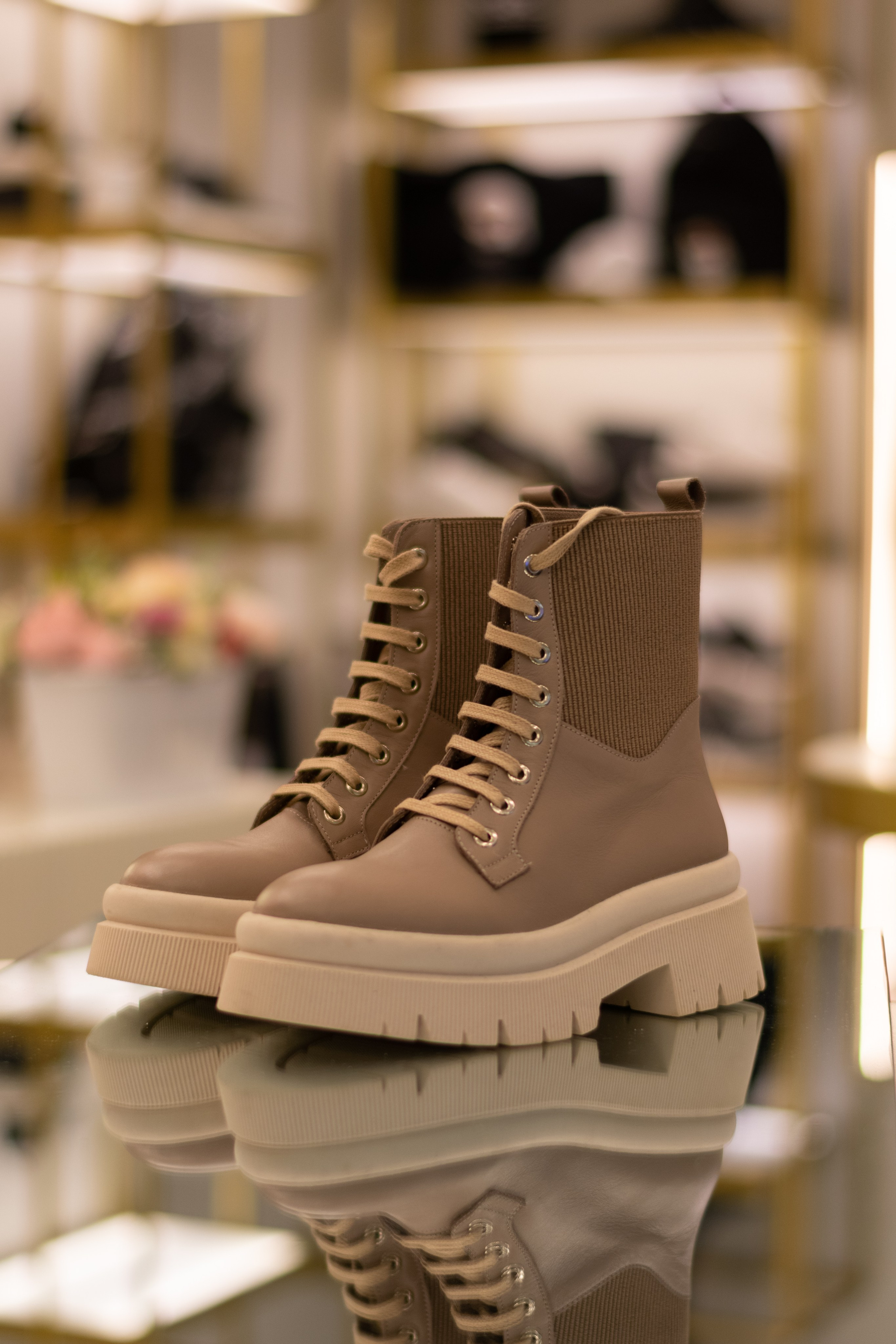 Для организаций. Предметная фотосессия для обувного магазина Capsula. Фотограф/видеограф Богдан Голованов