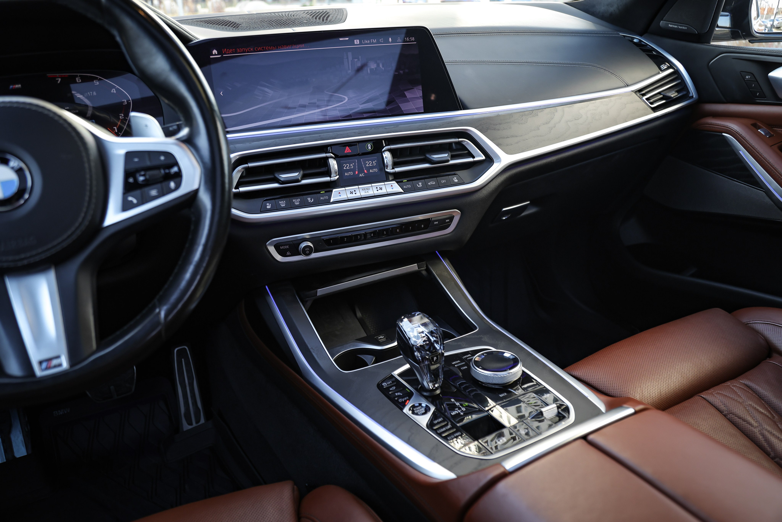 2020 BMW X7 XDrive 40i. Mixturecaptures