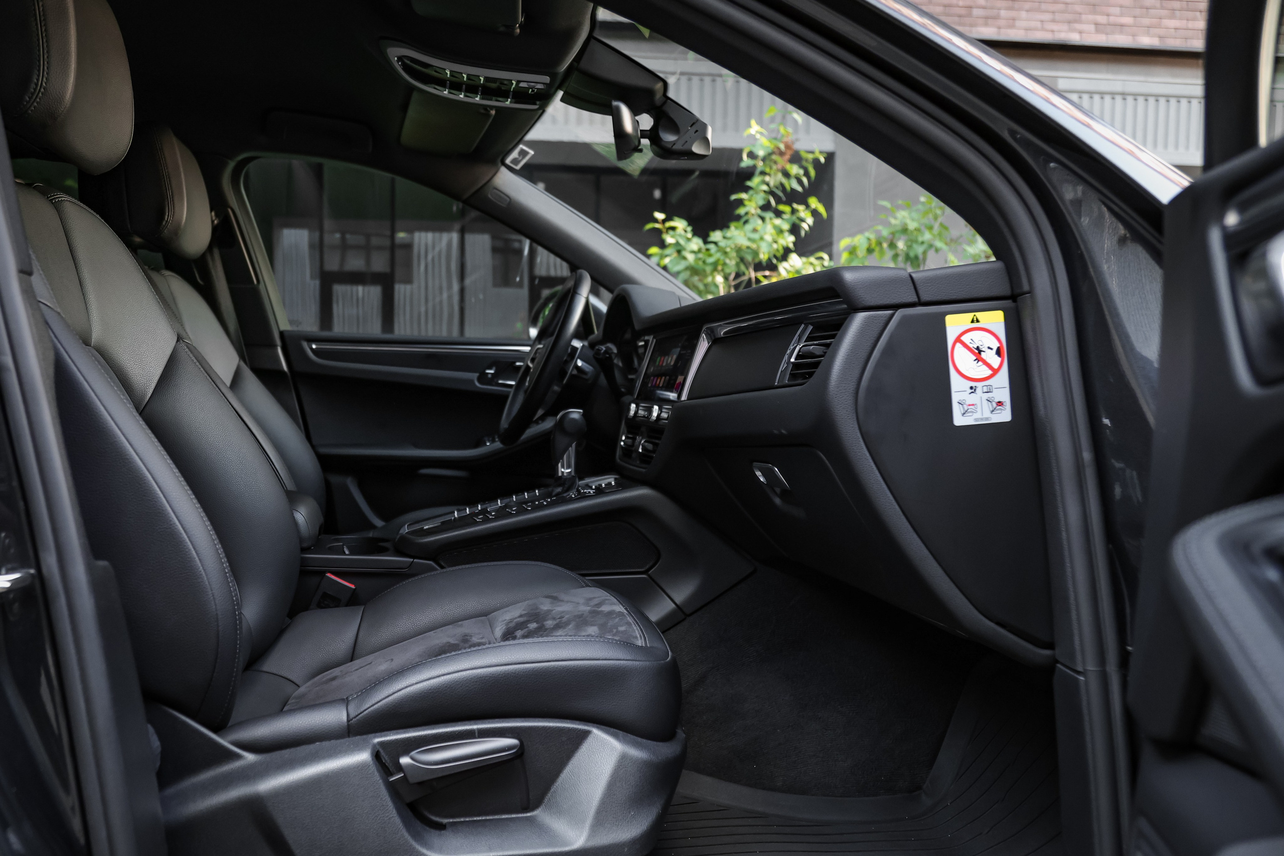 2020 PORSCHE MACAN. Mixturecaptures