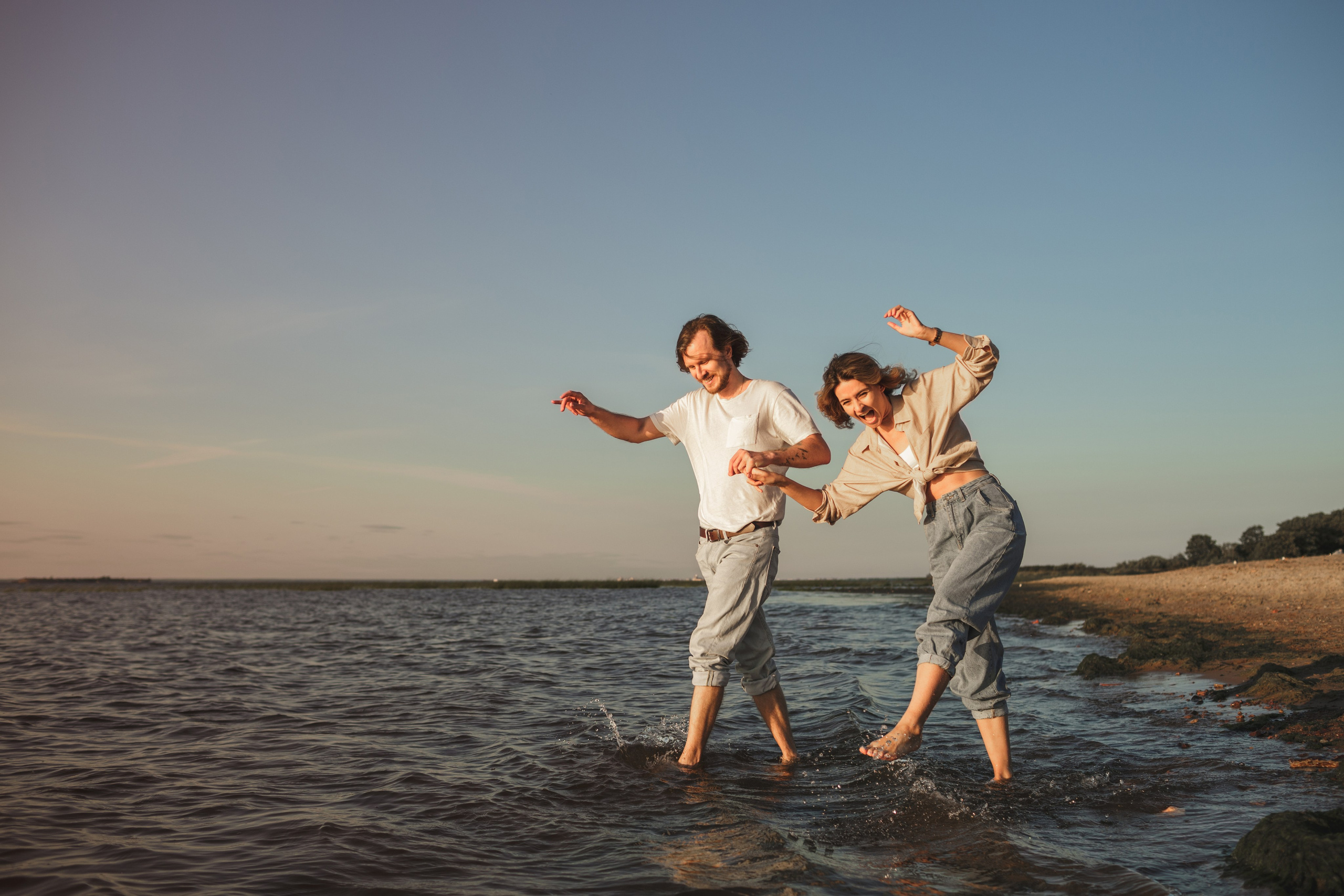 Фотосессия пары на закате. Свадебный фотограф Кирилл Белый