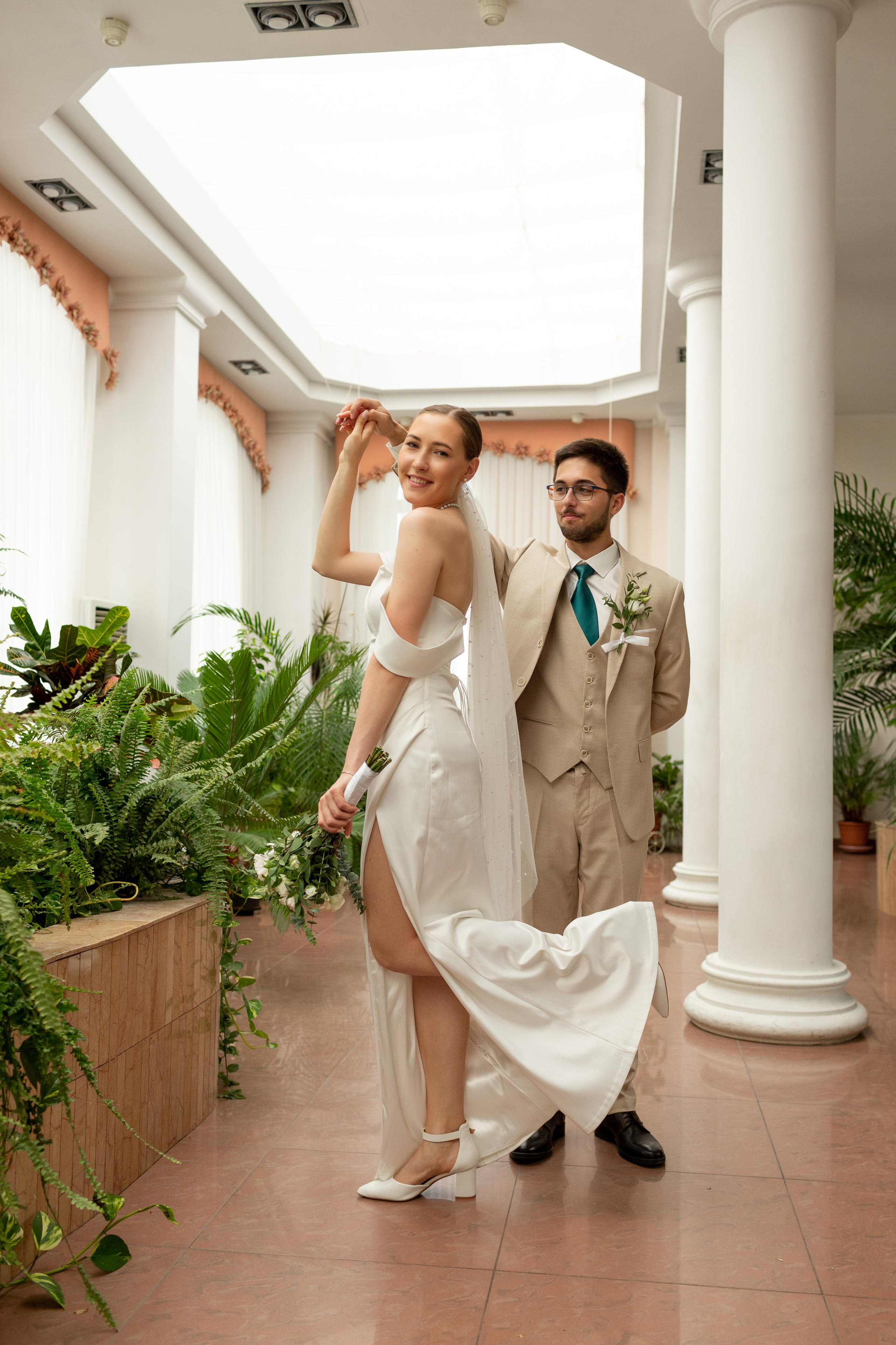 Свадебная фотопрогулка у Лахты. Свадебный фотограф Кирилл Белый