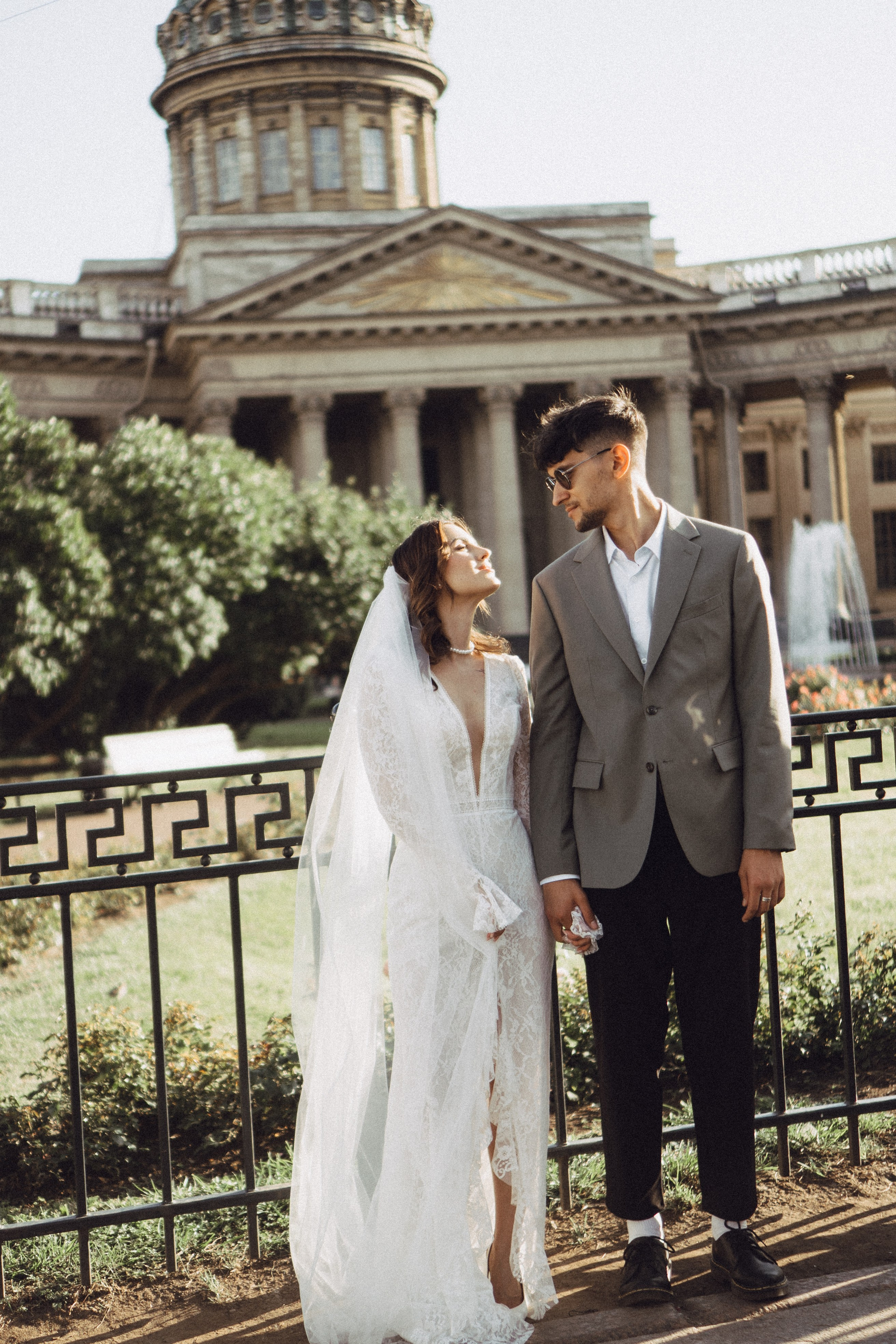 СВАДЕБНАЯ ПРОГУЛКА ВОЗЕ ИСАИКЕВСКОГО СОБОРА АСТОРИИ И ЗАКОНОДАЛЕТНОГО СОБРАНИЯ. Профессиональный фотограф, Санкт-Петербург — Виктория Богомолова