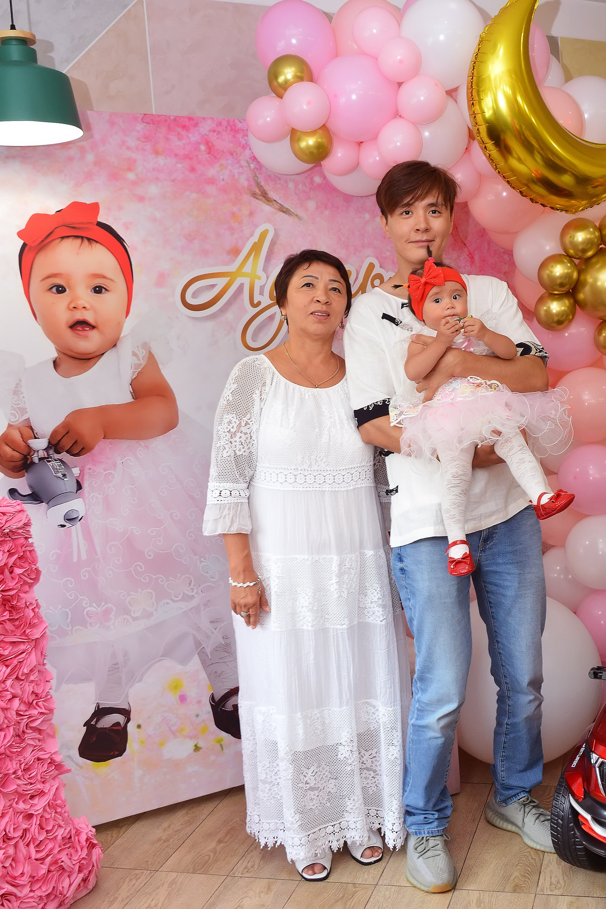 Дети-5 (Адель-1годик). Фотосъёмка. Фотограф Сергей Авдеев-семейный и детский фотограф в Алматы