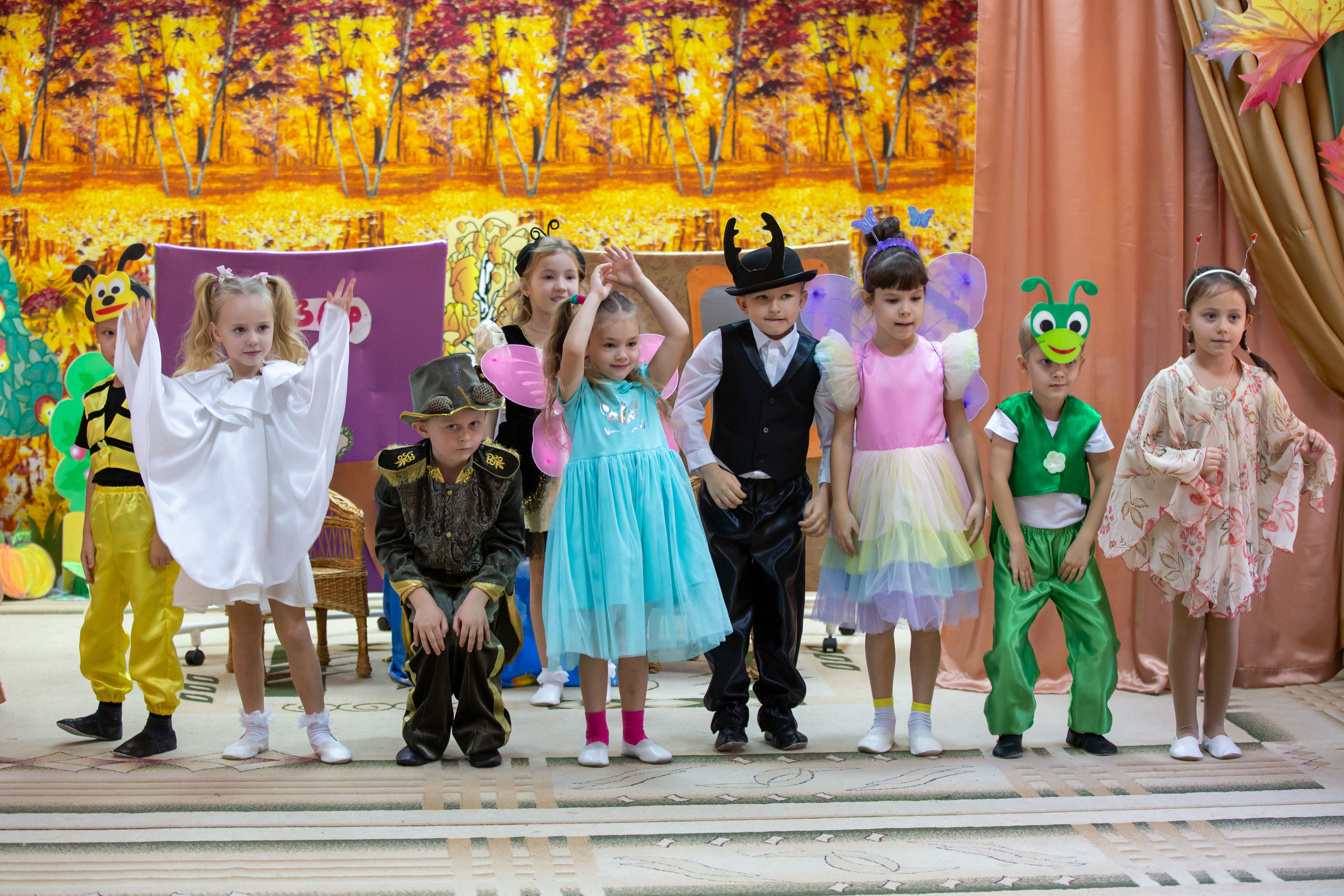 Репортаж осеннего утренника «Муха-Цокотуха». Школьный и детсадовский фотограф Москва. Детский фотограф