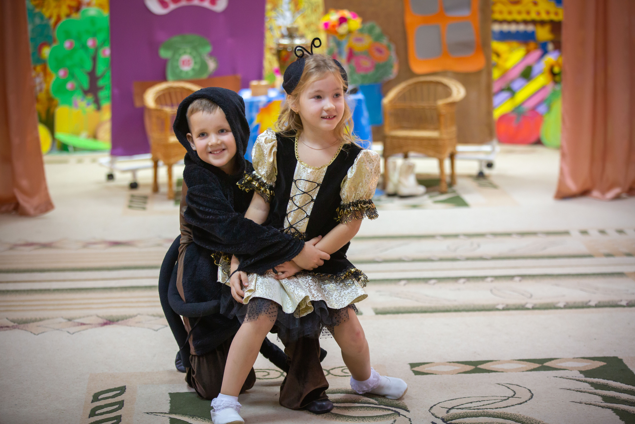 Репортаж осеннего утренника «Муха-Цокотуха». Школьный и детсадовский фотограф Москва. Детский фотограф