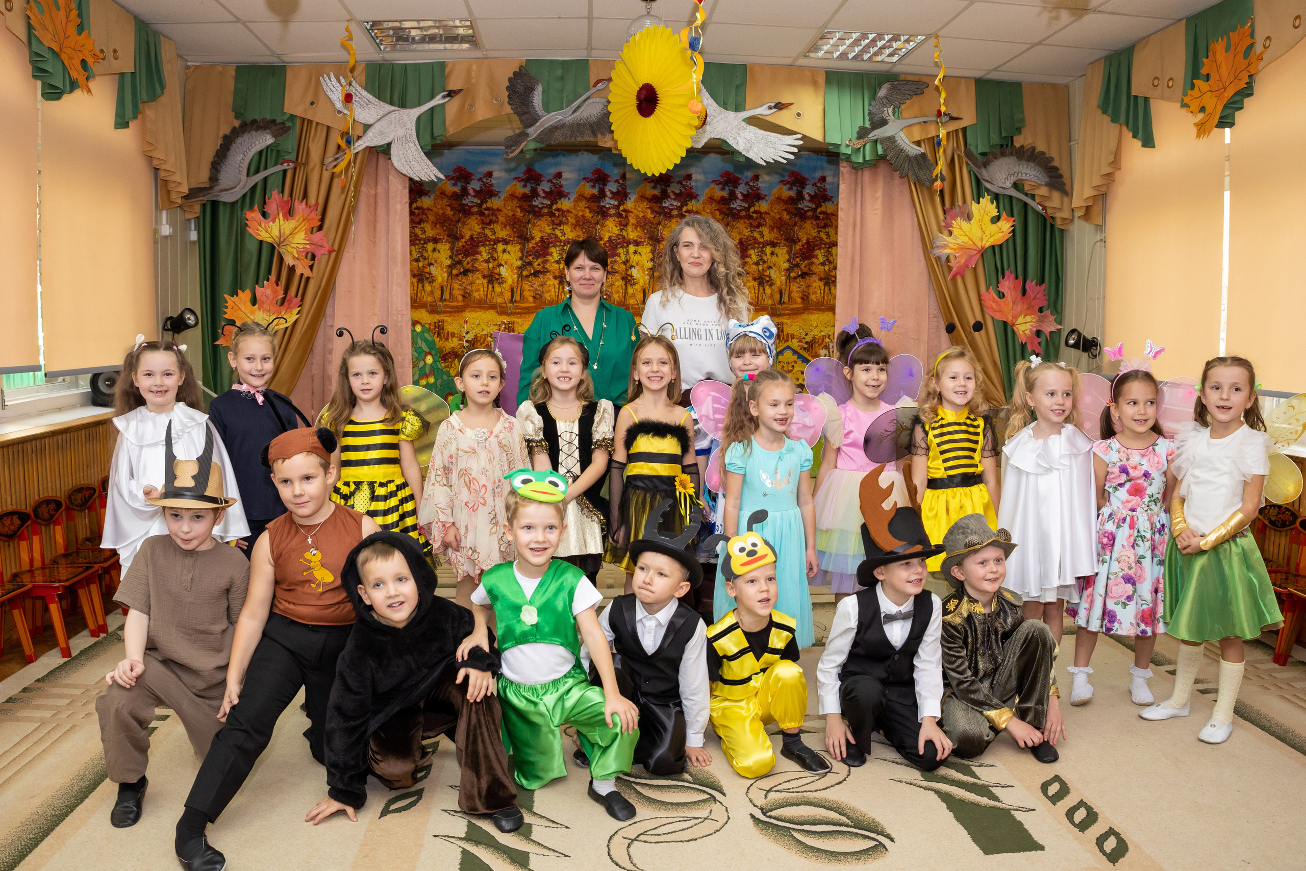 Репортаж осеннего утренника «Муха-Цокотуха». Школьный и детсадовский фотограф Москва. Детский фотограф