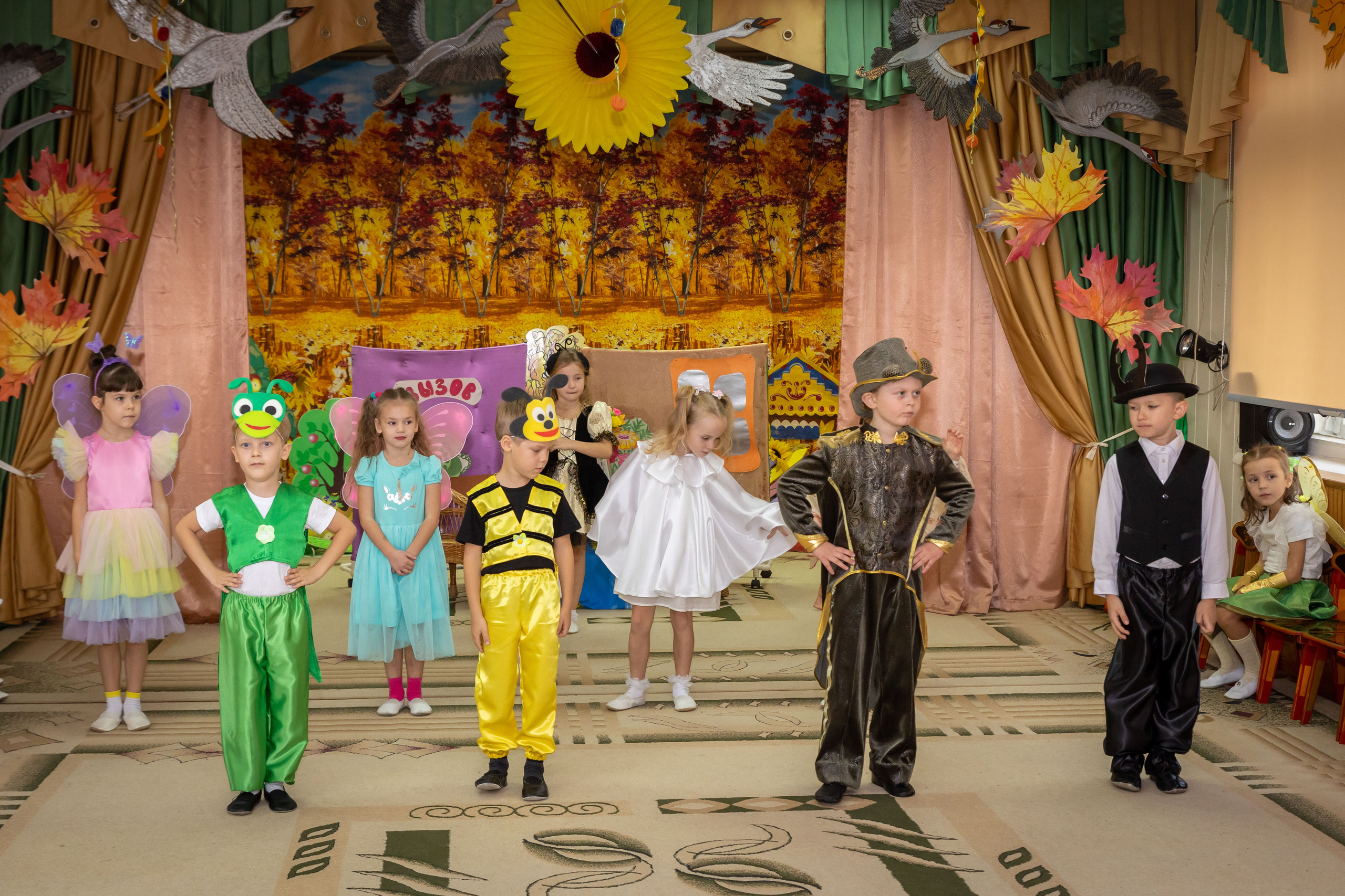 Репортаж осеннего утренника «Муха-Цокотуха». Школьный и детсадовский фотограф Москва. Детский фотограф