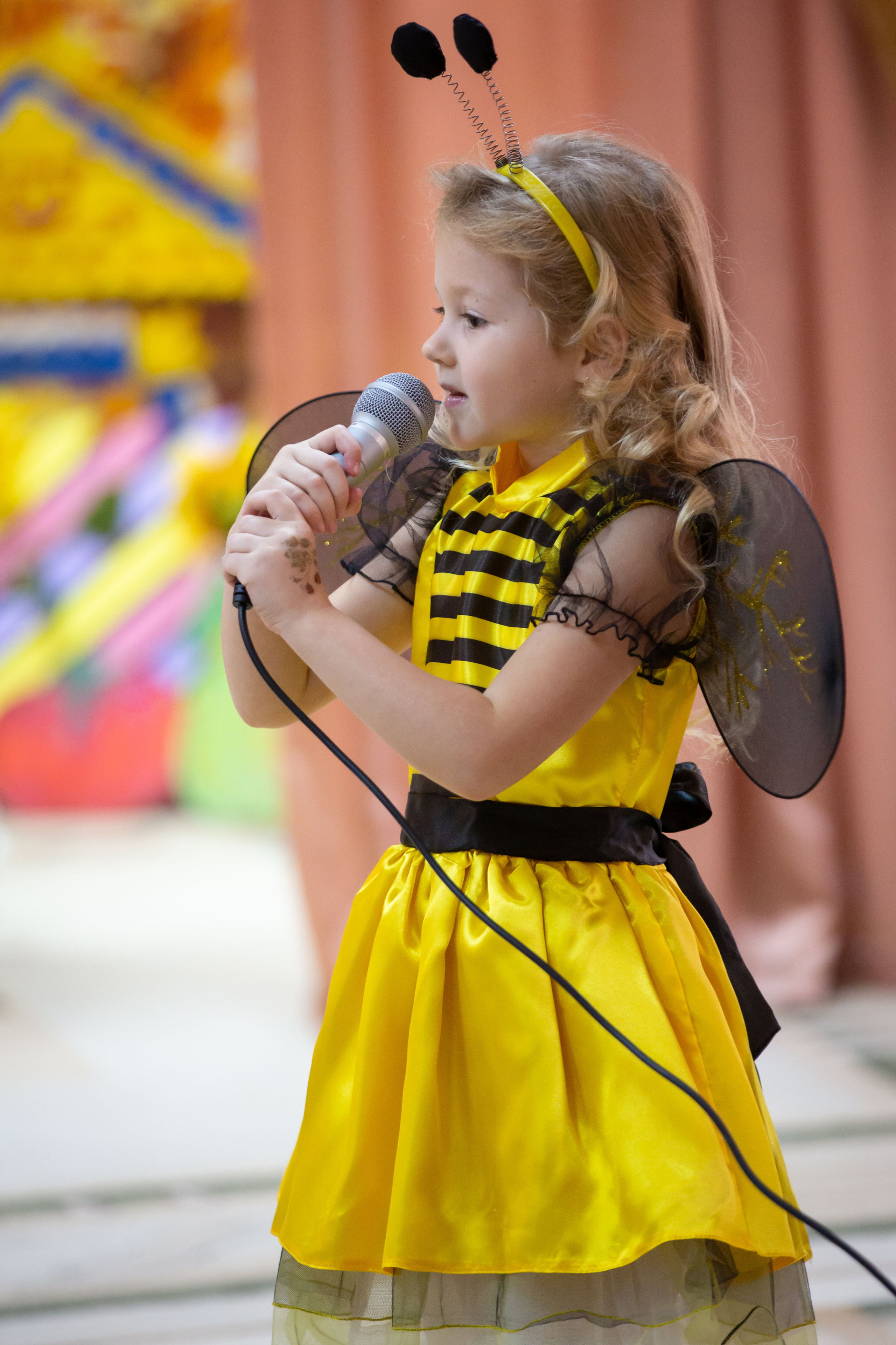 Репортаж осеннего утренника «Муха-Цокотуха». Школьный и детсадовский фотограф Москва. Детский фотограф