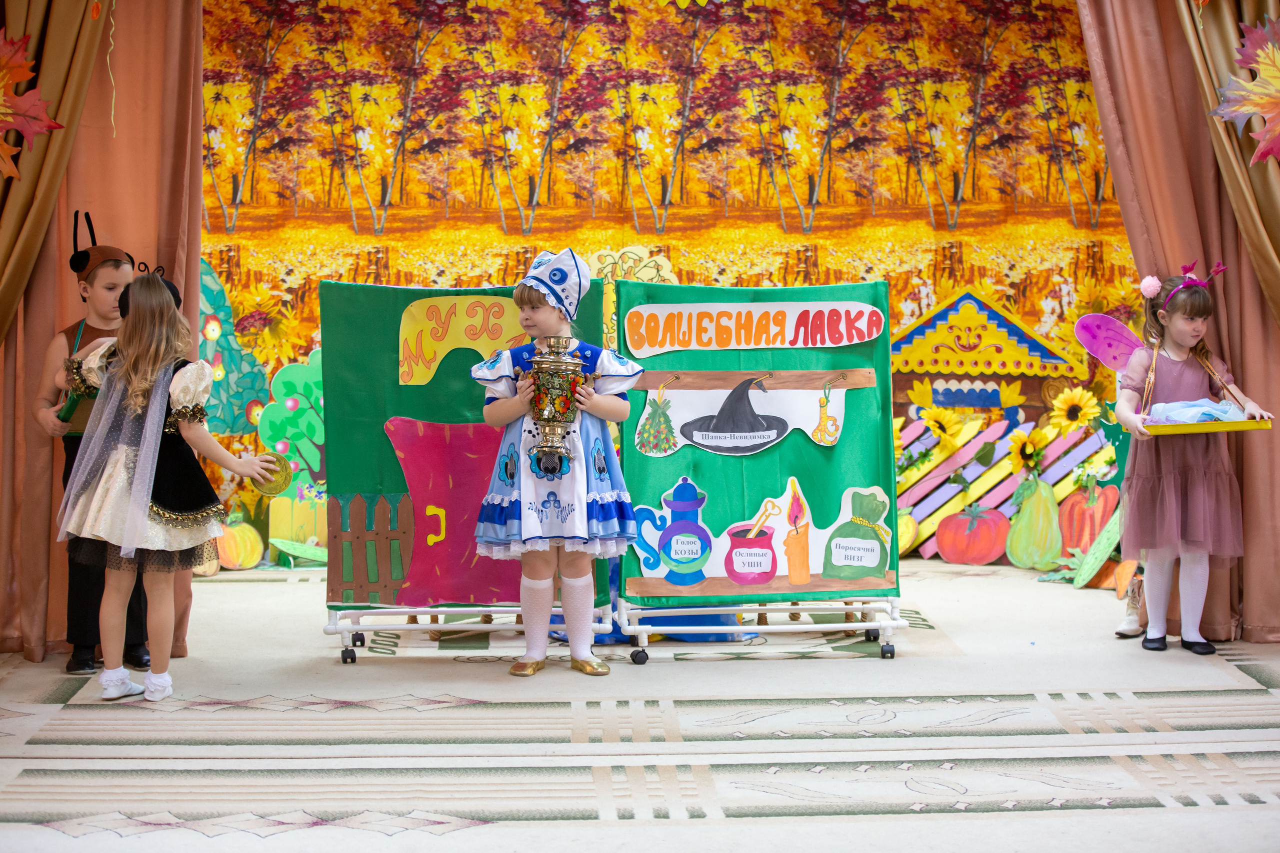 Репортаж осеннего утренника «Муха-Цокотуха». Школьный и детсадовский фотограф Москва. Детский фотограф