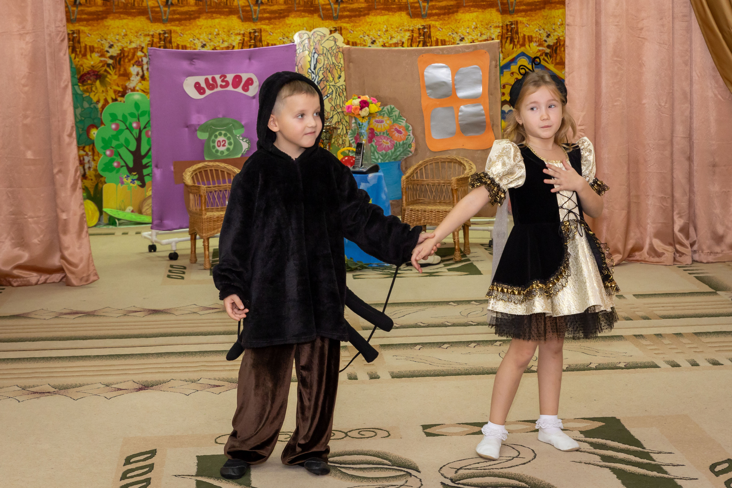 Репортаж осеннего утренника «Муха-Цокотуха». Школьный и детсадовский фотограф Москва. Детский фотограф