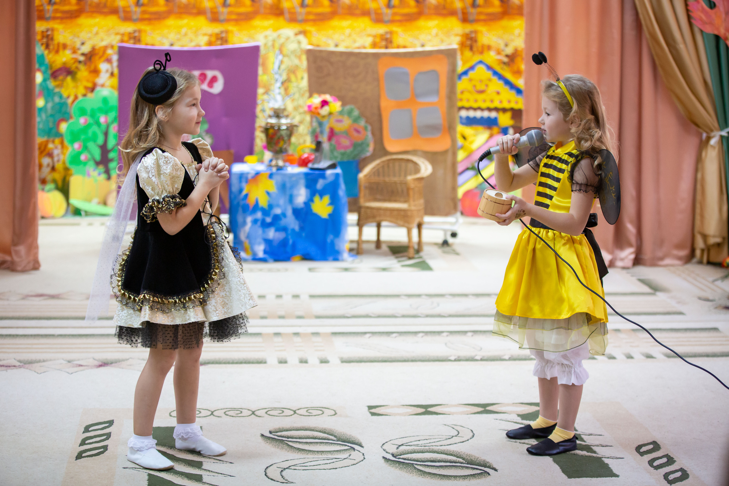 Репортаж осеннего утренника «Муха-Цокотуха». Школьный и детсадовский фотограф Москва. Детский фотограф