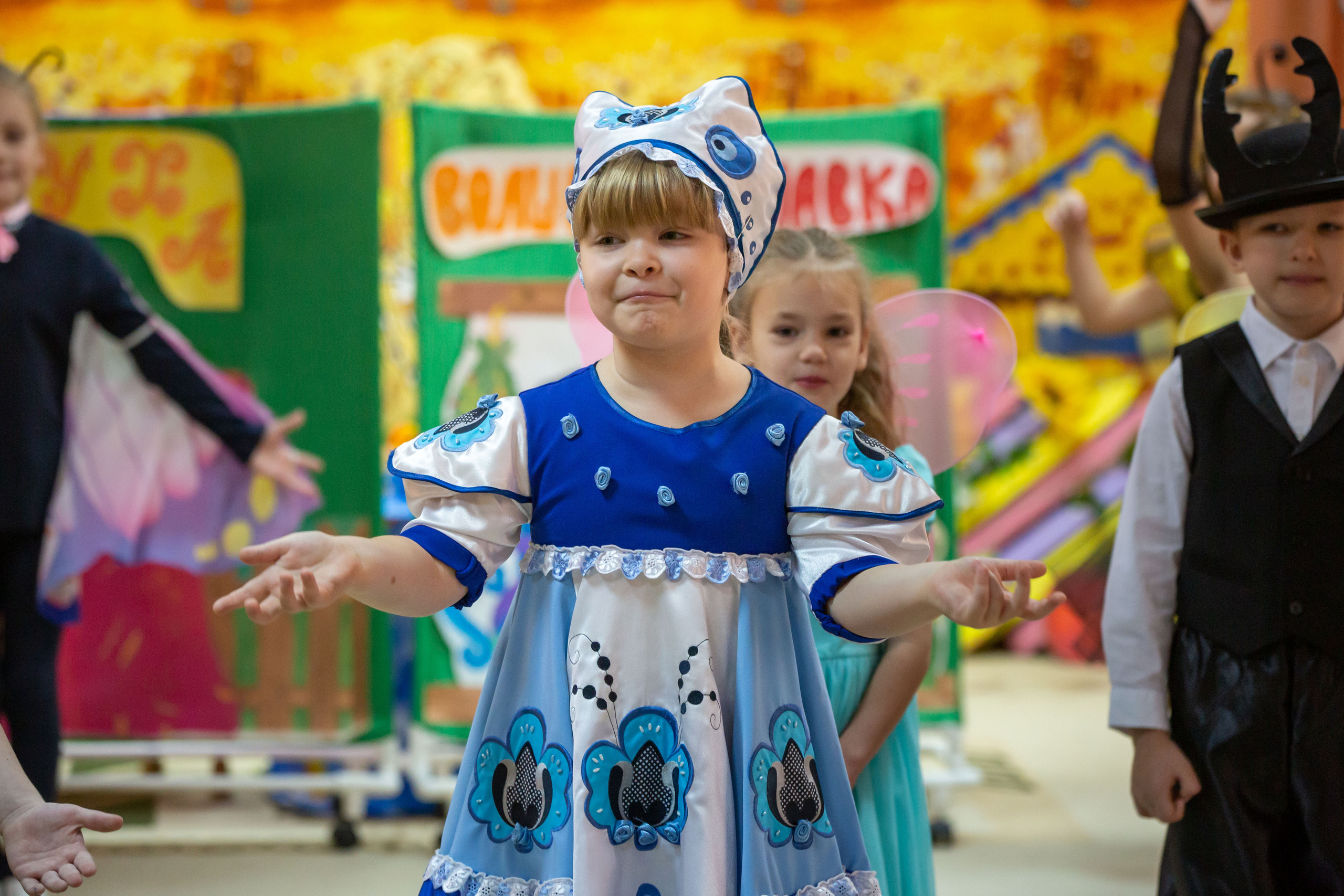 Репортаж осеннего утренника «Муха-Цокотуха». Школьный и детсадовский фотограф Москва. Детский фотограф