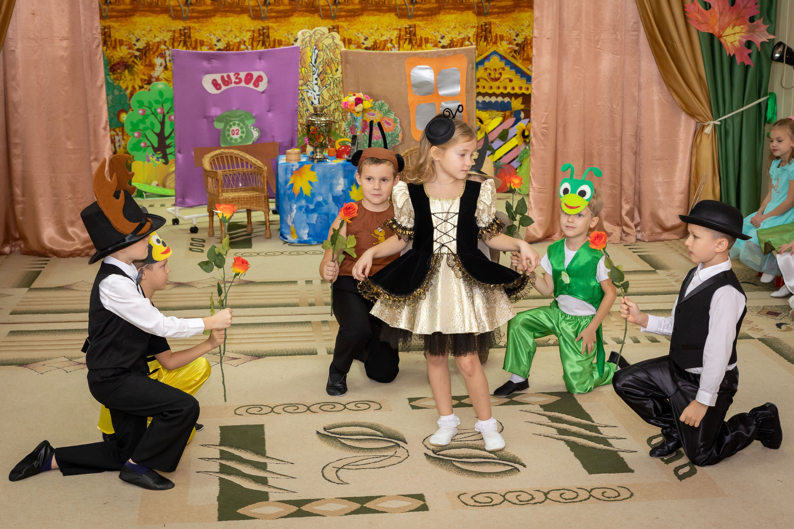 Репортаж осеннего утренника «Муха-Цокотуха». Школьный и детсадовский фотограф Москва. Детский фотограф