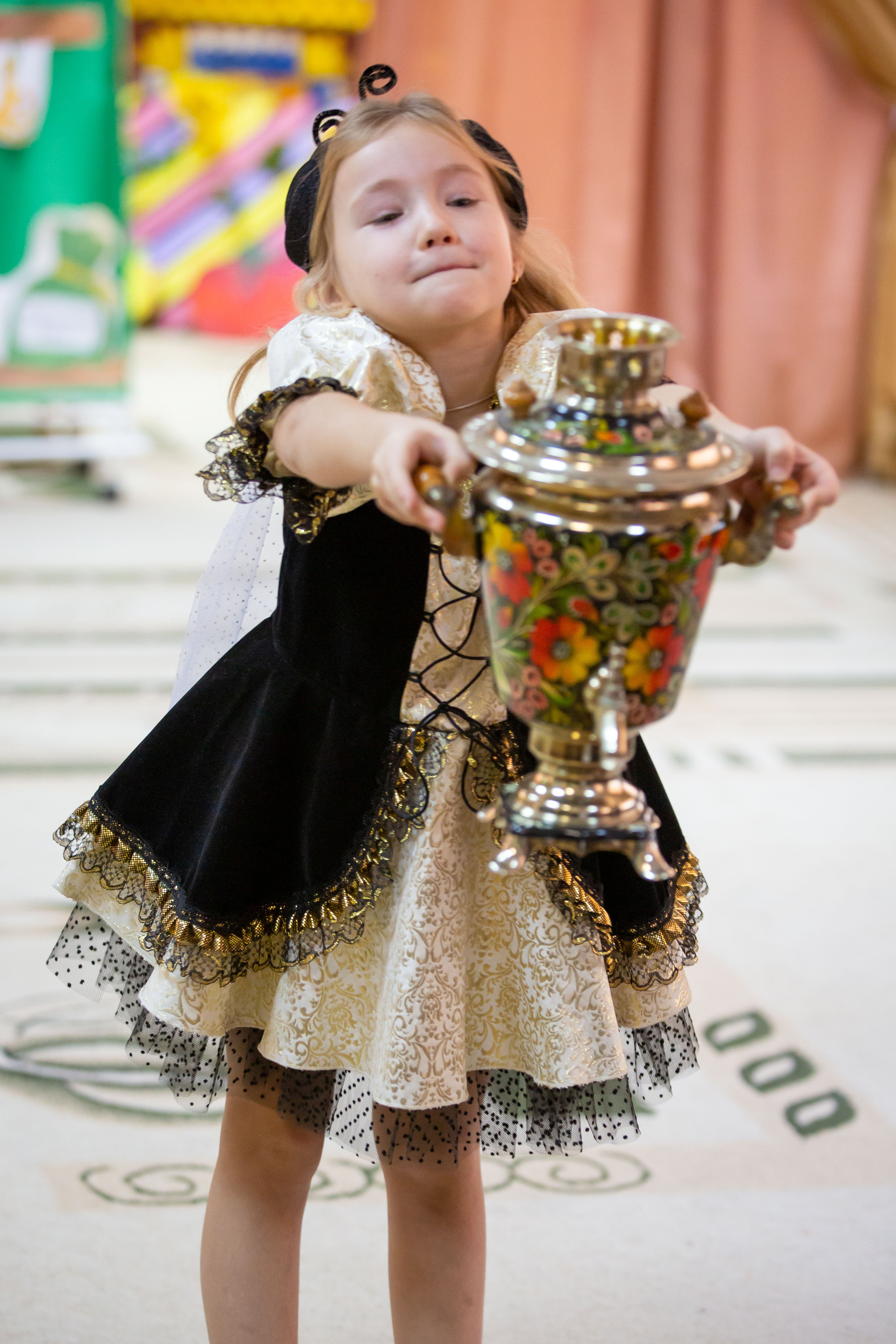 Репортаж осеннего утренника «Муха-Цокотуха». Школьный и детсадовский фотограф Москва. Детский фотограф