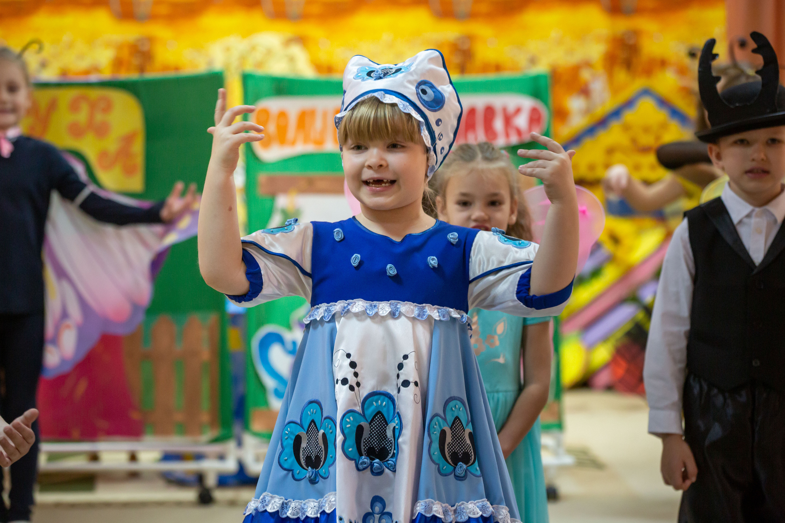 Репортаж осеннего утренника «Муха-Цокотуха». Школьный и детсадовский фотограф Москва. Детский фотограф