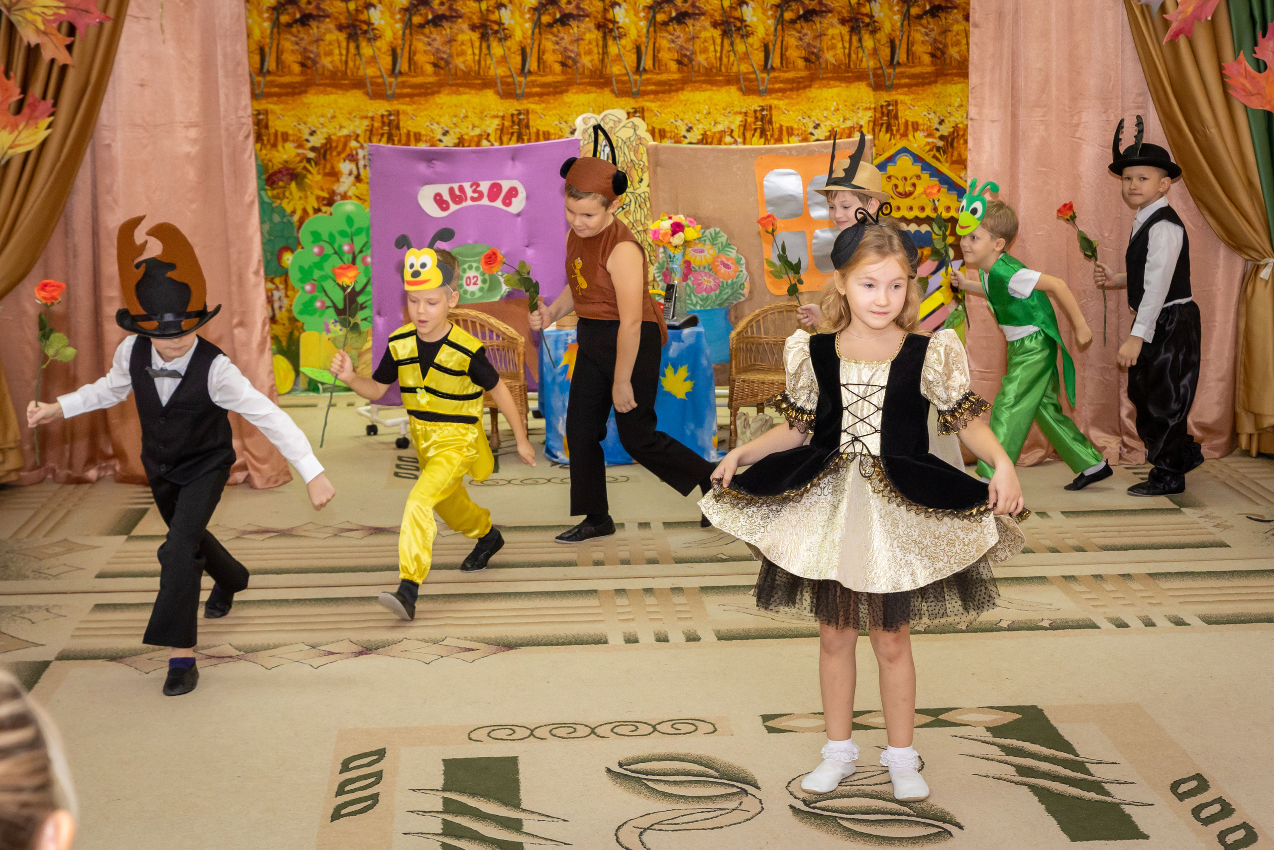 Репортаж осеннего утренника «Муха-Цокотуха». Школьный и детсадовский фотограф Москва. Детский фотограф