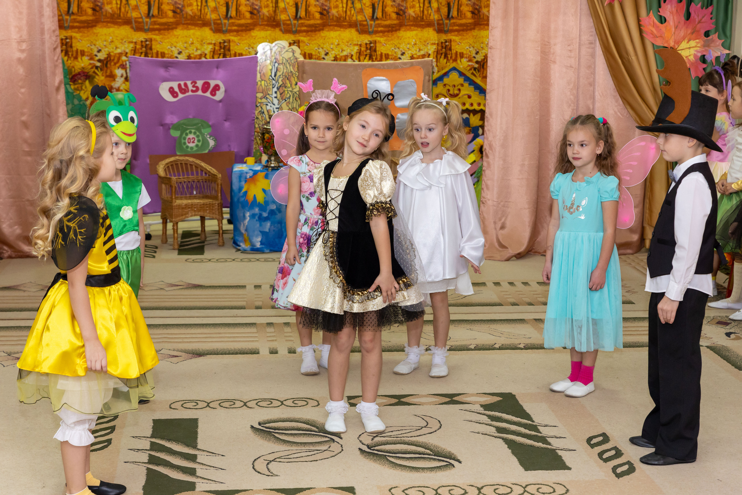 Репортаж осеннего утренника «Муха-Цокотуха». Школьный и детсадовский фотограф Москва. Детский фотограф