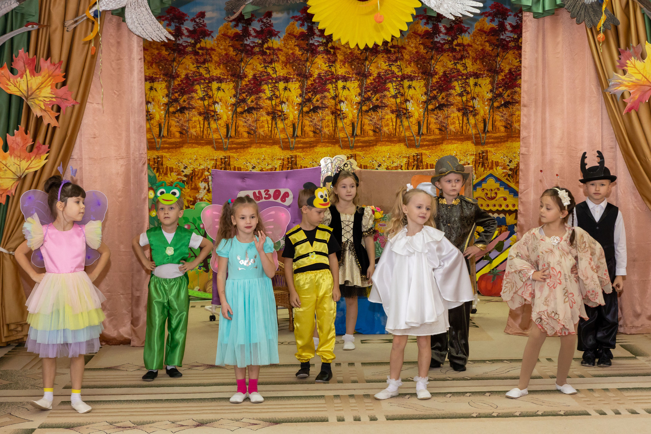Репортаж осеннего утренника «Муха-Цокотуха». Школьный и детсадовский фотограф Москва. Детский фотограф