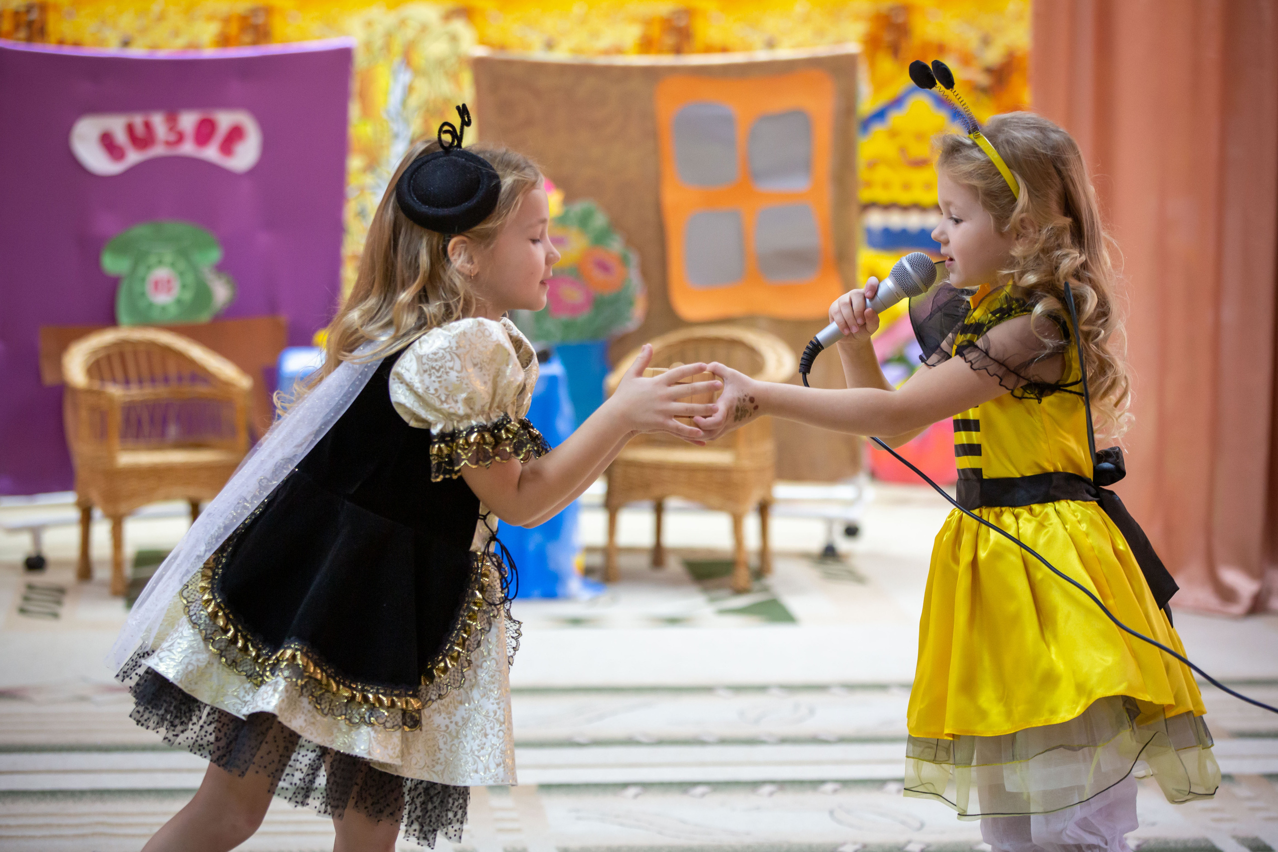 Репортаж осеннего утренника «Муха-Цокотуха». Школьный и детсадовский фотограф Москва. Детский фотограф