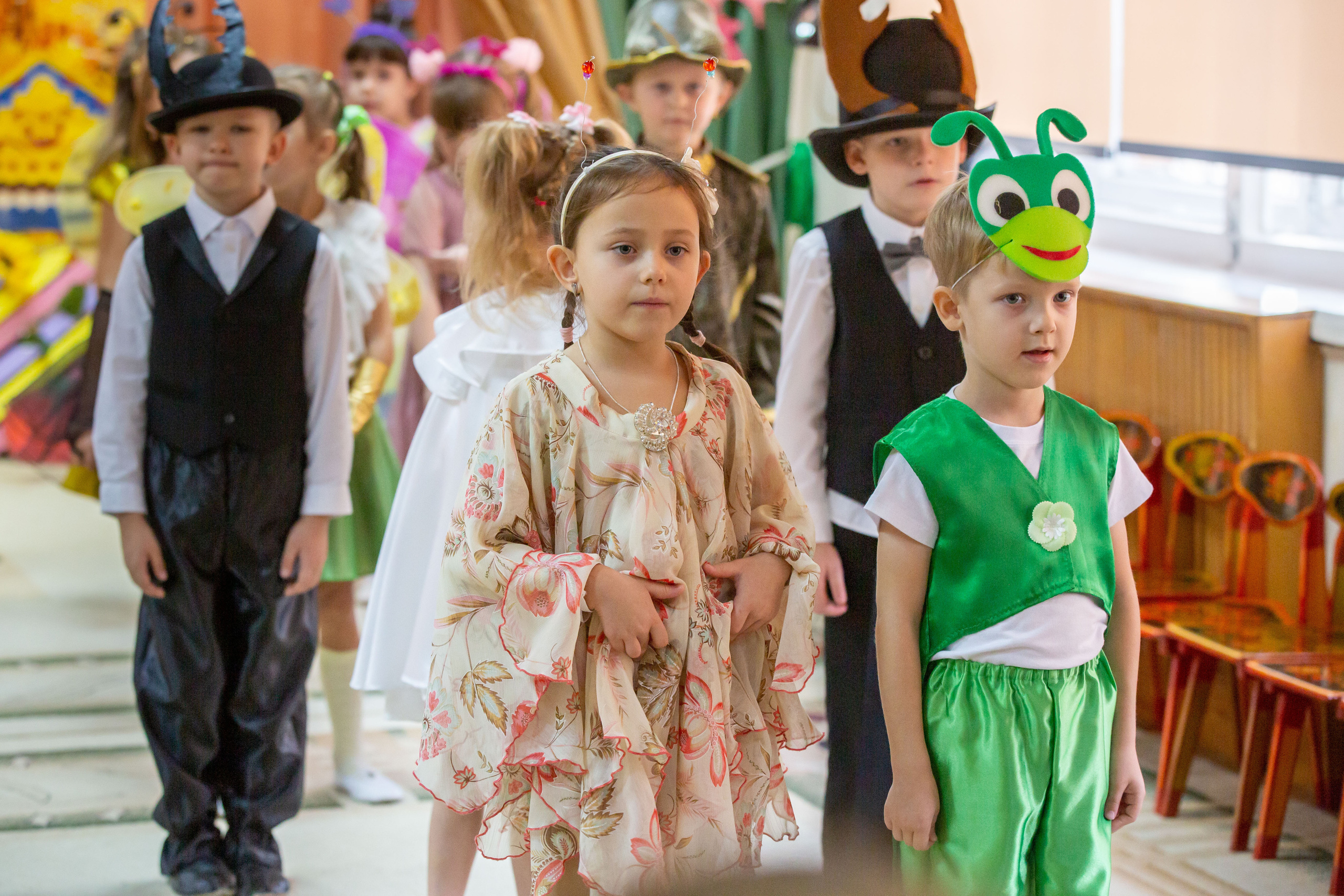 Репортаж осеннего утренника «Муха-Цокотуха». Школьный и детсадовский фотограф Москва. Детский фотограф
