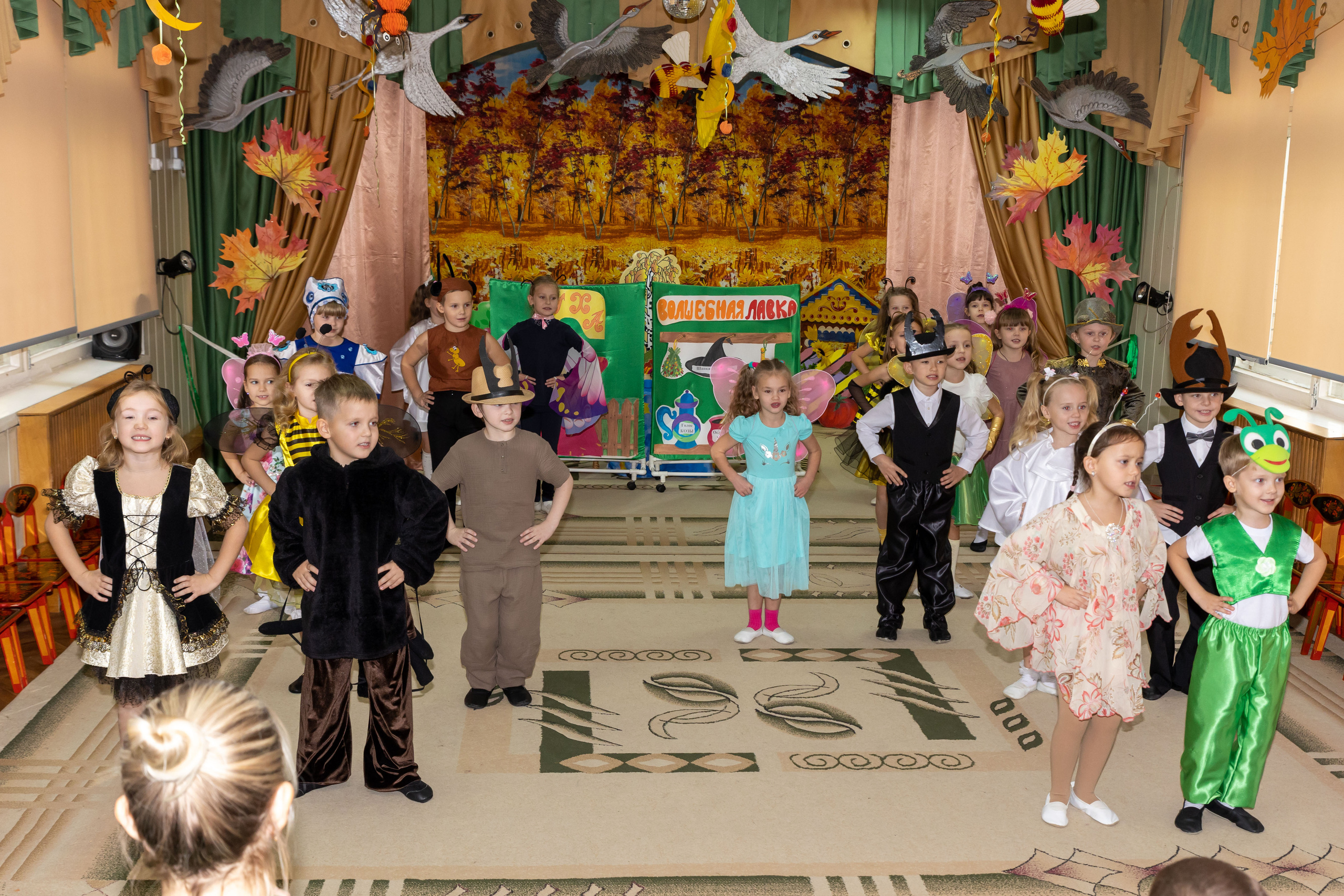 Репортаж осеннего утренника «Муха-Цокотуха». Школьный и детсадовский фотограф Москва. Детский фотограф