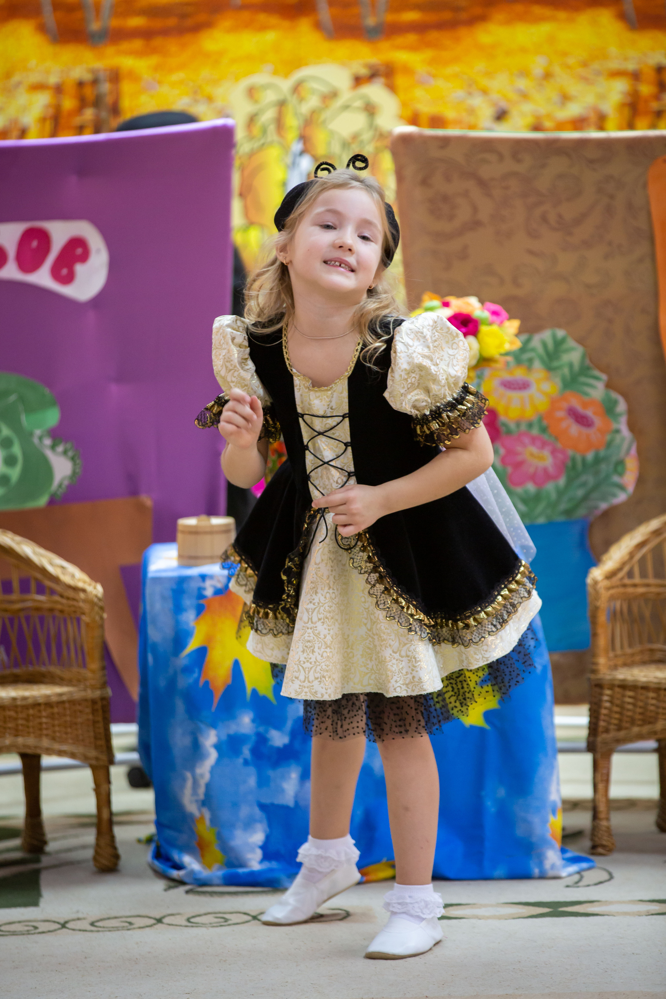 Репортаж осеннего утренника «Муха-Цокотуха». Школьный и детсадовский фотограф Москва. Детский фотограф