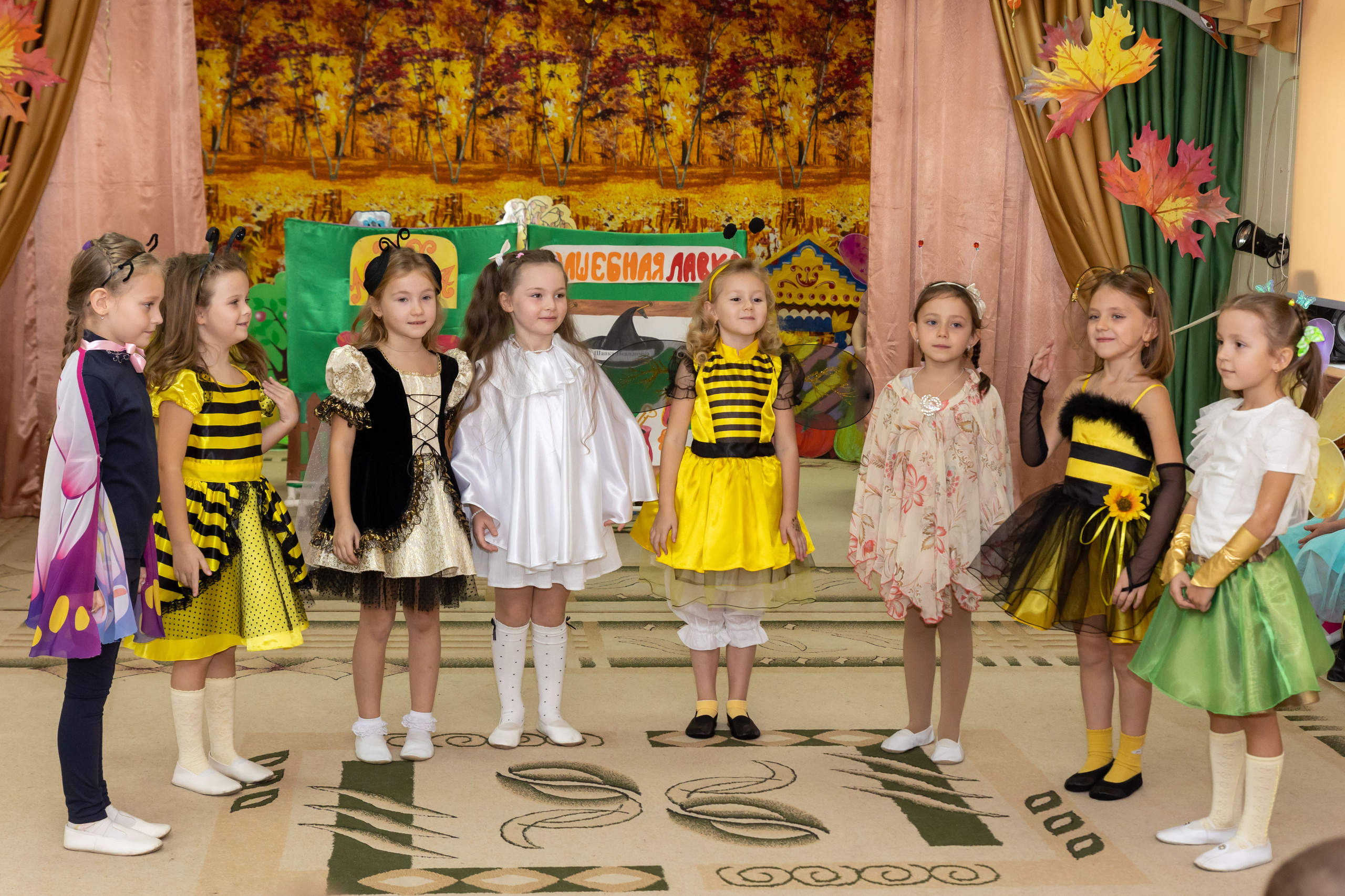 Репортаж осеннего утренника «Муха-Цокотуха». Школьный и детсадовский фотограф Москва. Детский фотограф
