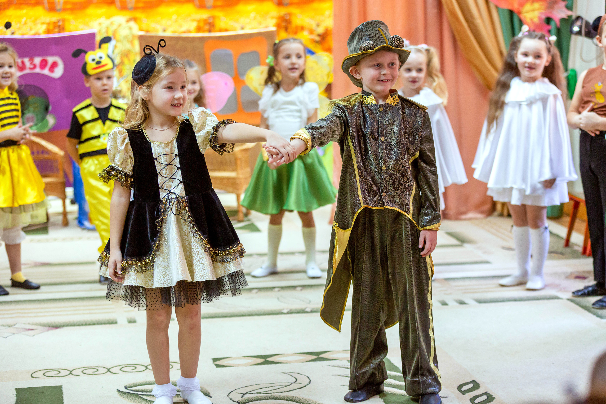 Репортаж осеннего утренника «Муха-Цокотуха». Школьный и детсадовский фотограф Москва. Детский фотограф