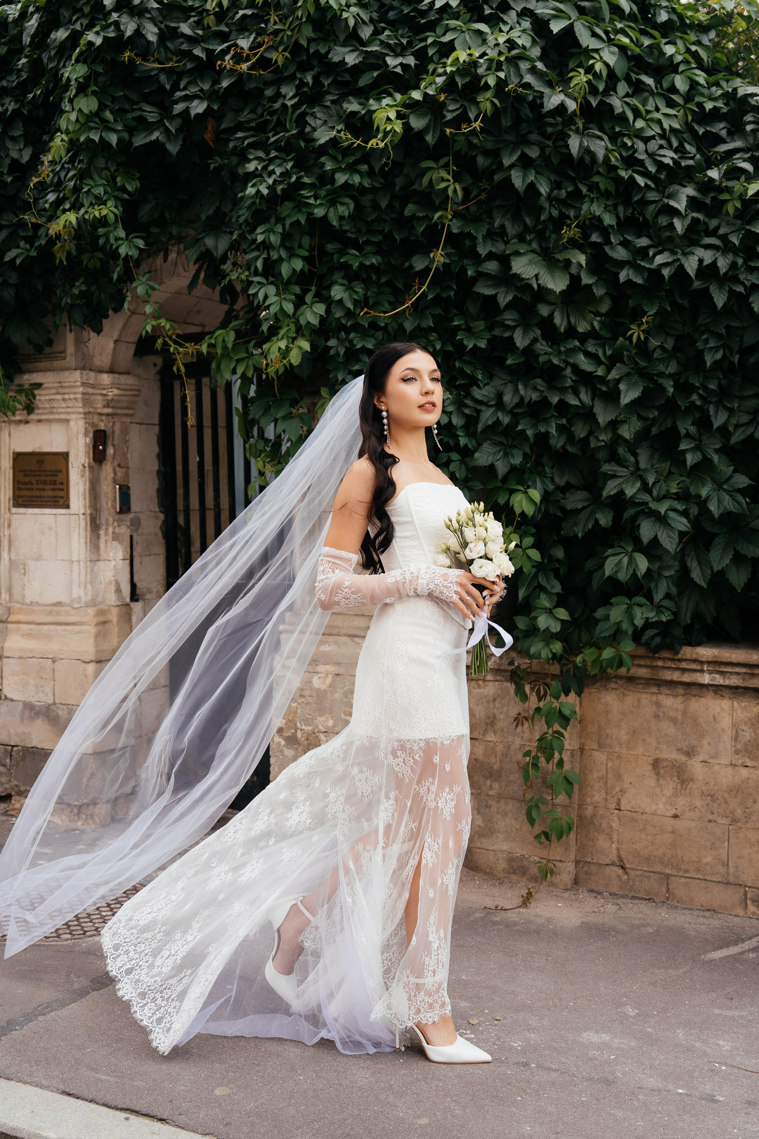 Свадебная фотосессия в Москве у высотки на Котельнической набережной. Свадебный фотограф в Москве Анна Полушина