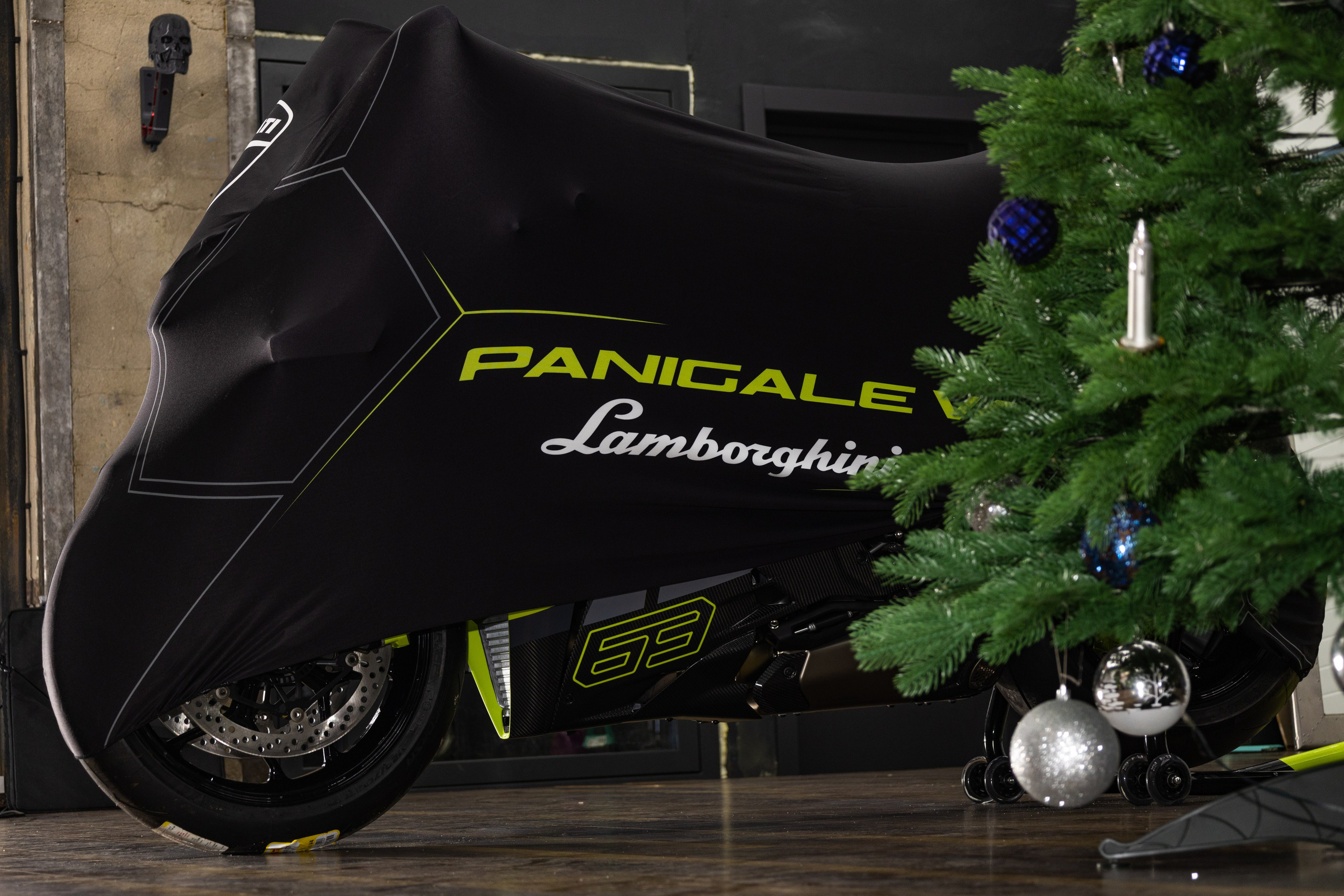 Профессиональная съемка автомобилей и мотоциклов. Фото и видео контент для бизнеса в Москве и Московской области