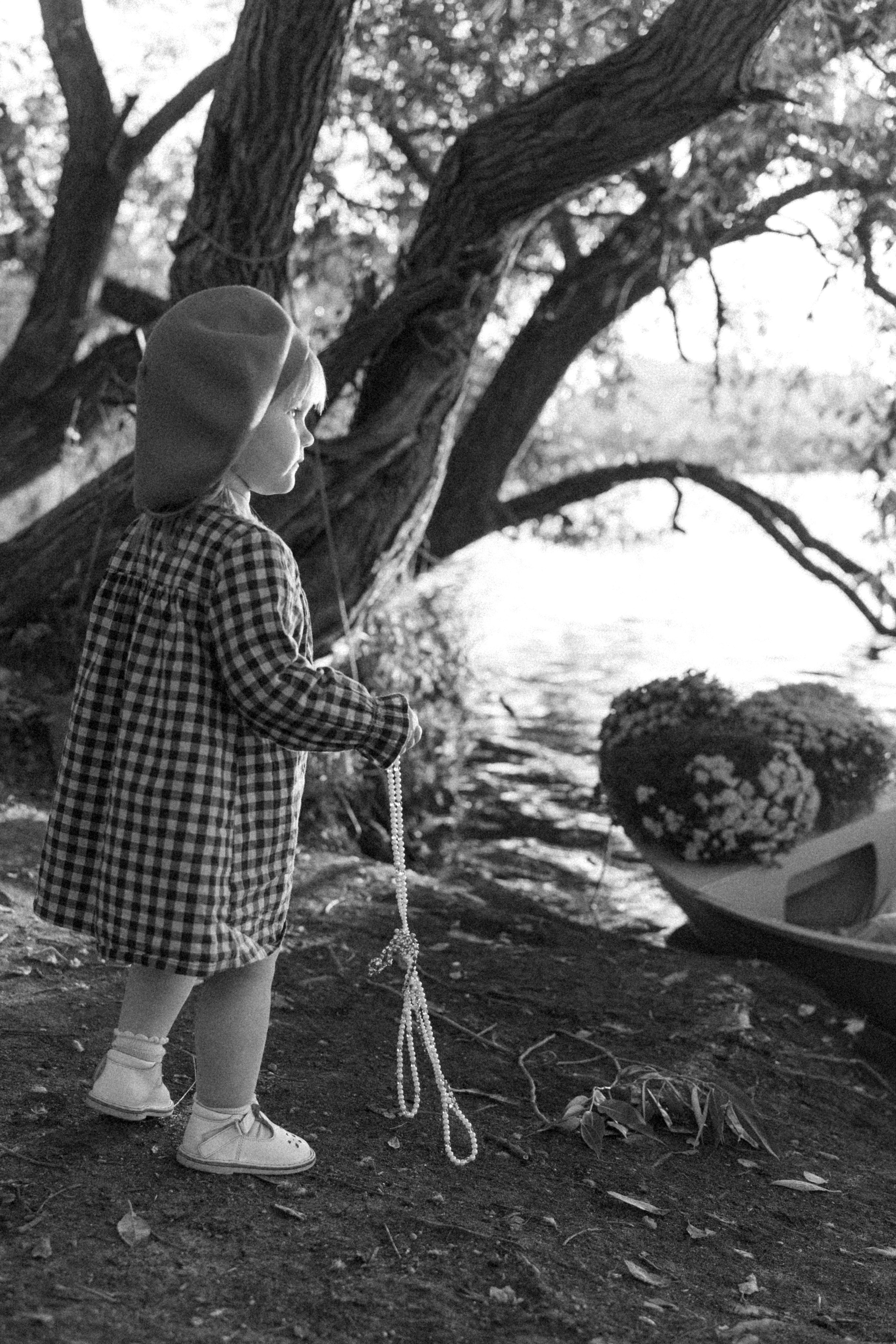 Хризантемовое плаванье маленькой мечтательницы. Ваш семейный фотограф в Минске — Вика Трегубова