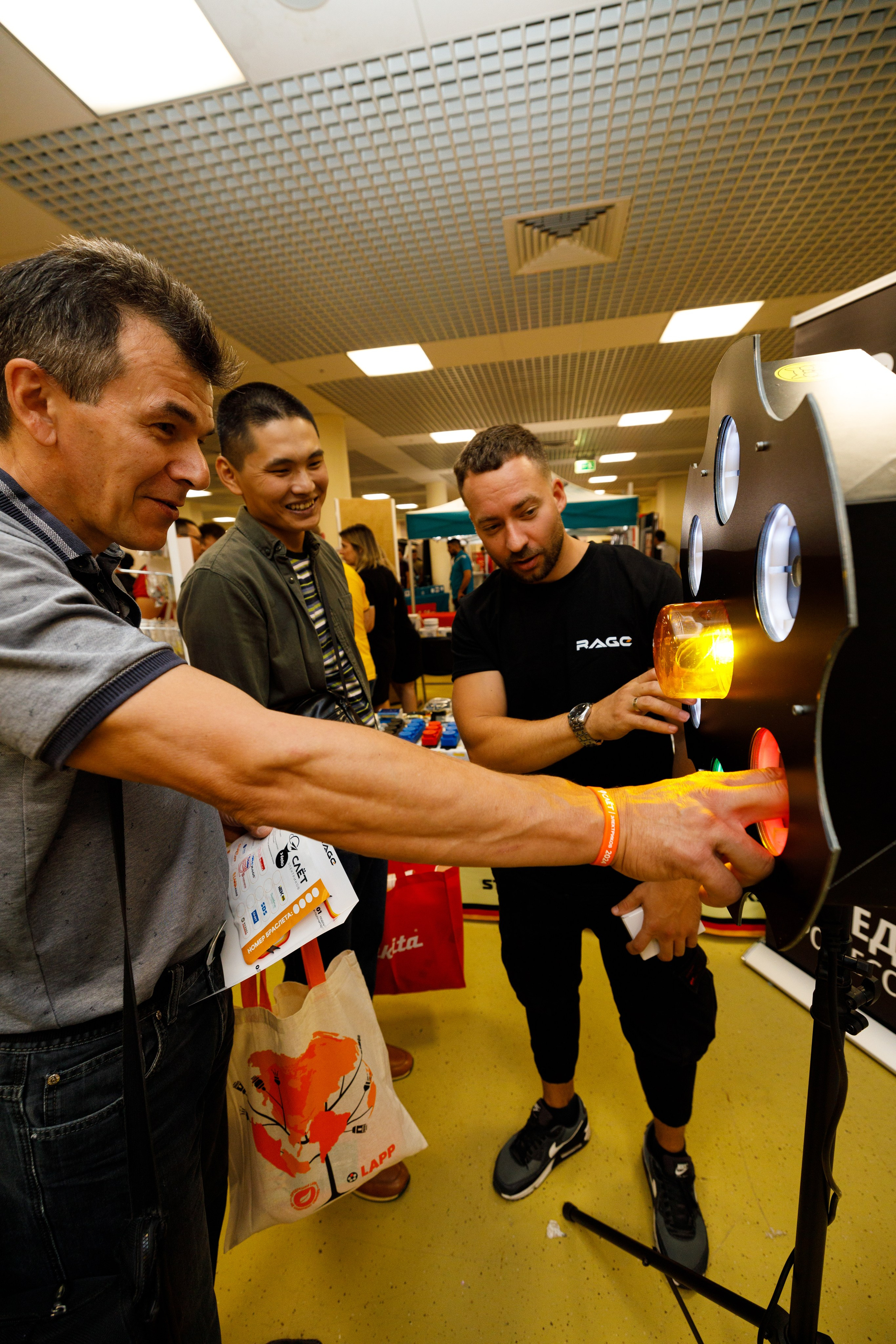 Съёмка стенда на выставке. Фотограф на мероприятие в Москве Марик