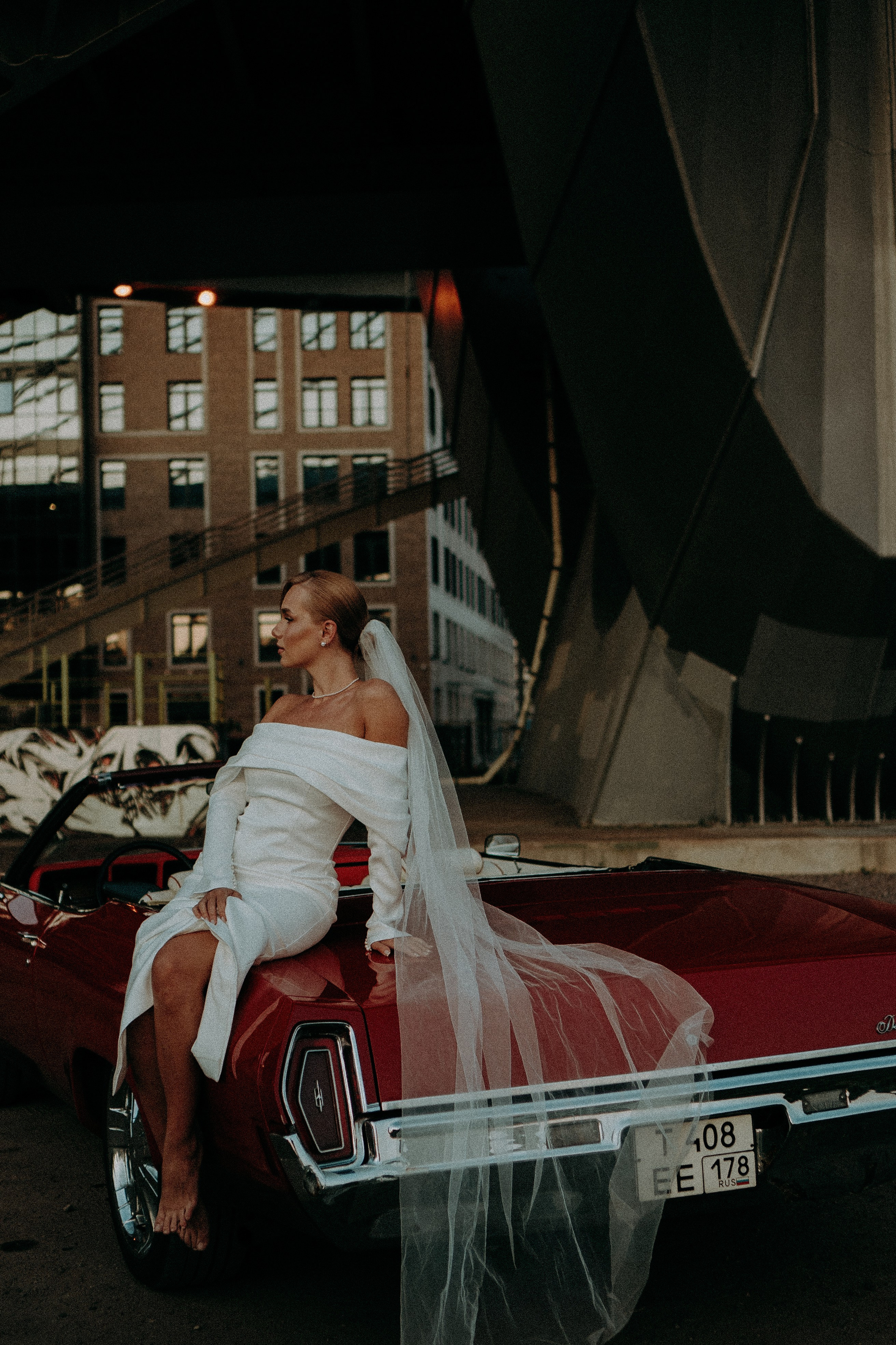 СВАДЕБНАЯ СЬЕМКА ВОЗЛЕ МСОТА БЕТАНКУРА НА КАБРИОЛЕТЕ. Профессиональный фотограф, Санкт-Петербург — Виктория Богомолова