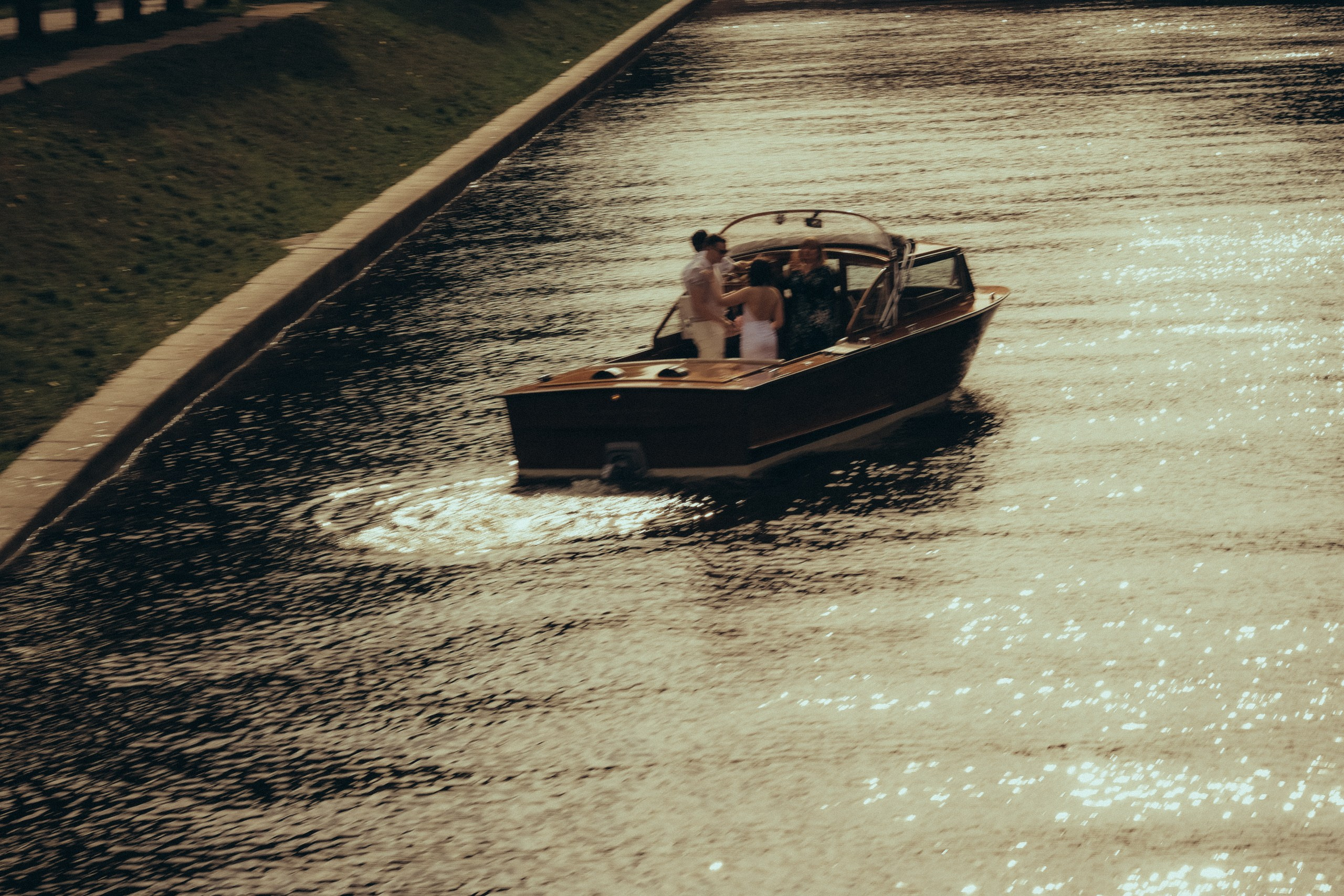 СВАДЕНБНАЯ СЬЕМКА НА КАТЕРЕ ПО КАНАЛАМ САНКТ-ПЕТЕРБУРГА И В АКВАТОРИИ НЕВЫ. Профессиональный фотограф, Санкт-Петербург — Виктория Богомолова